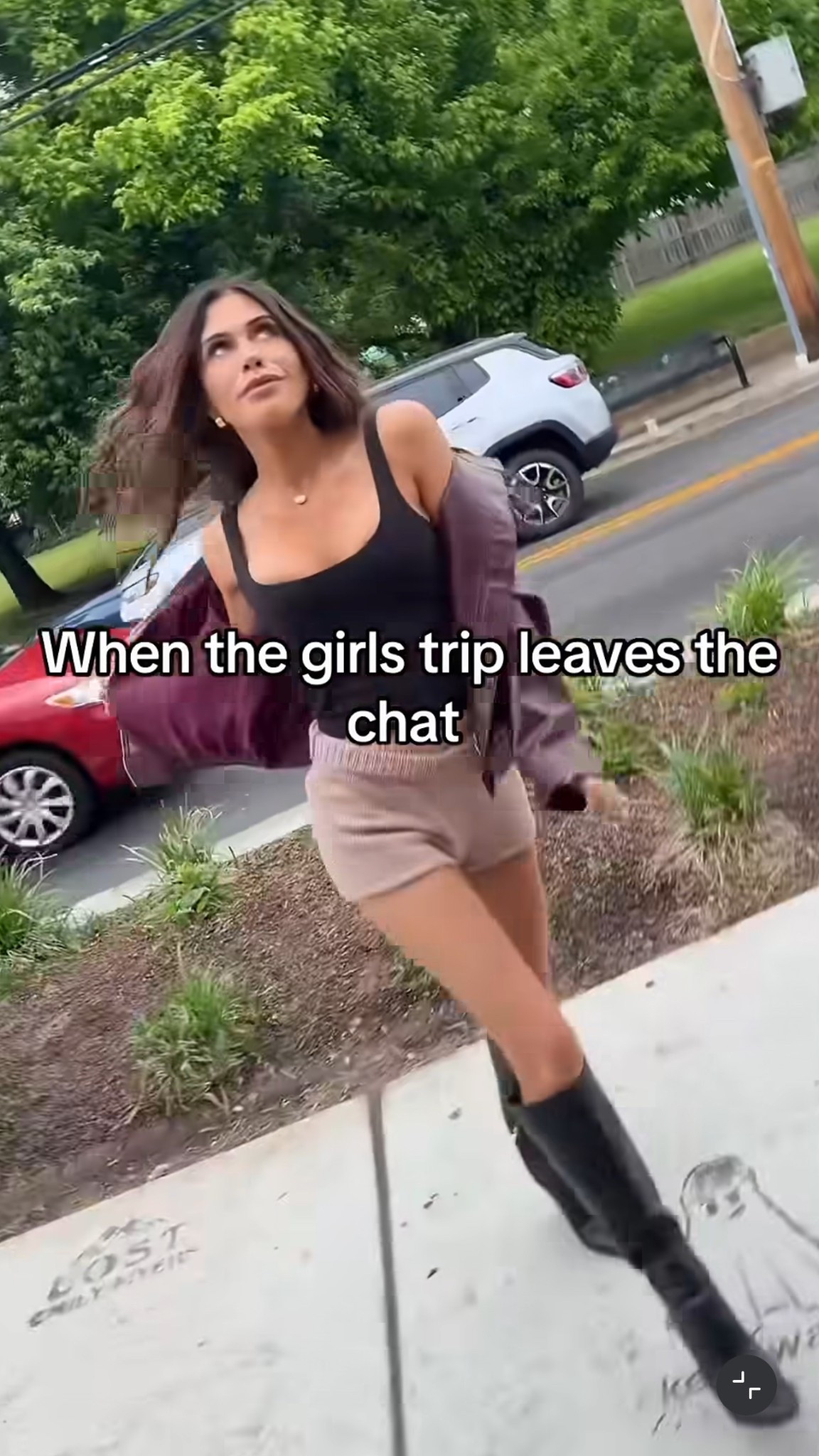 Secret lives of Mormon wives  Jessi Draper pastel pink Mid-rise shorts with an elastic waistband. Features a self-fabric belt with a metal buckle, black leather boots black tank top ￼