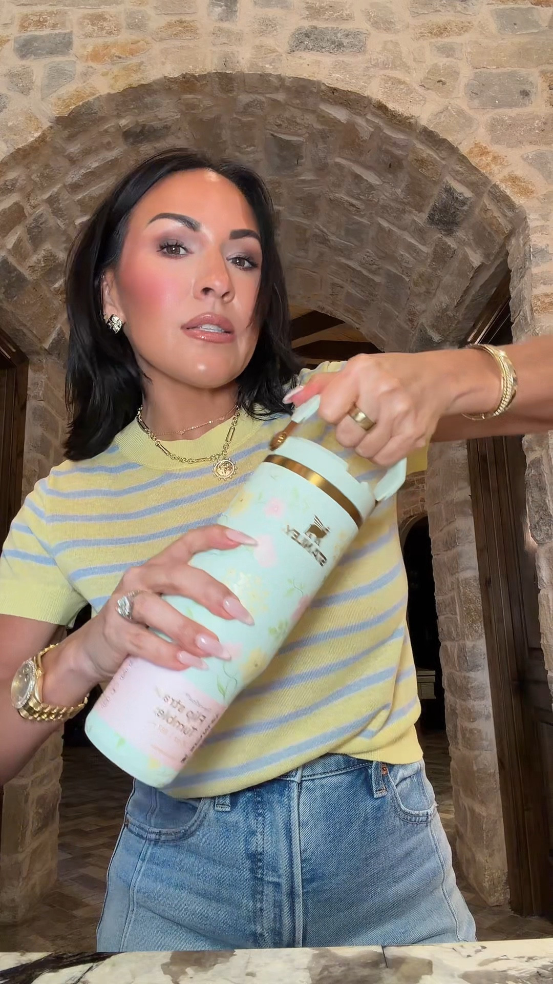 I love this Ice Flow Tumbler from @stanley_brand for travel especially! 

#stanleypartner  