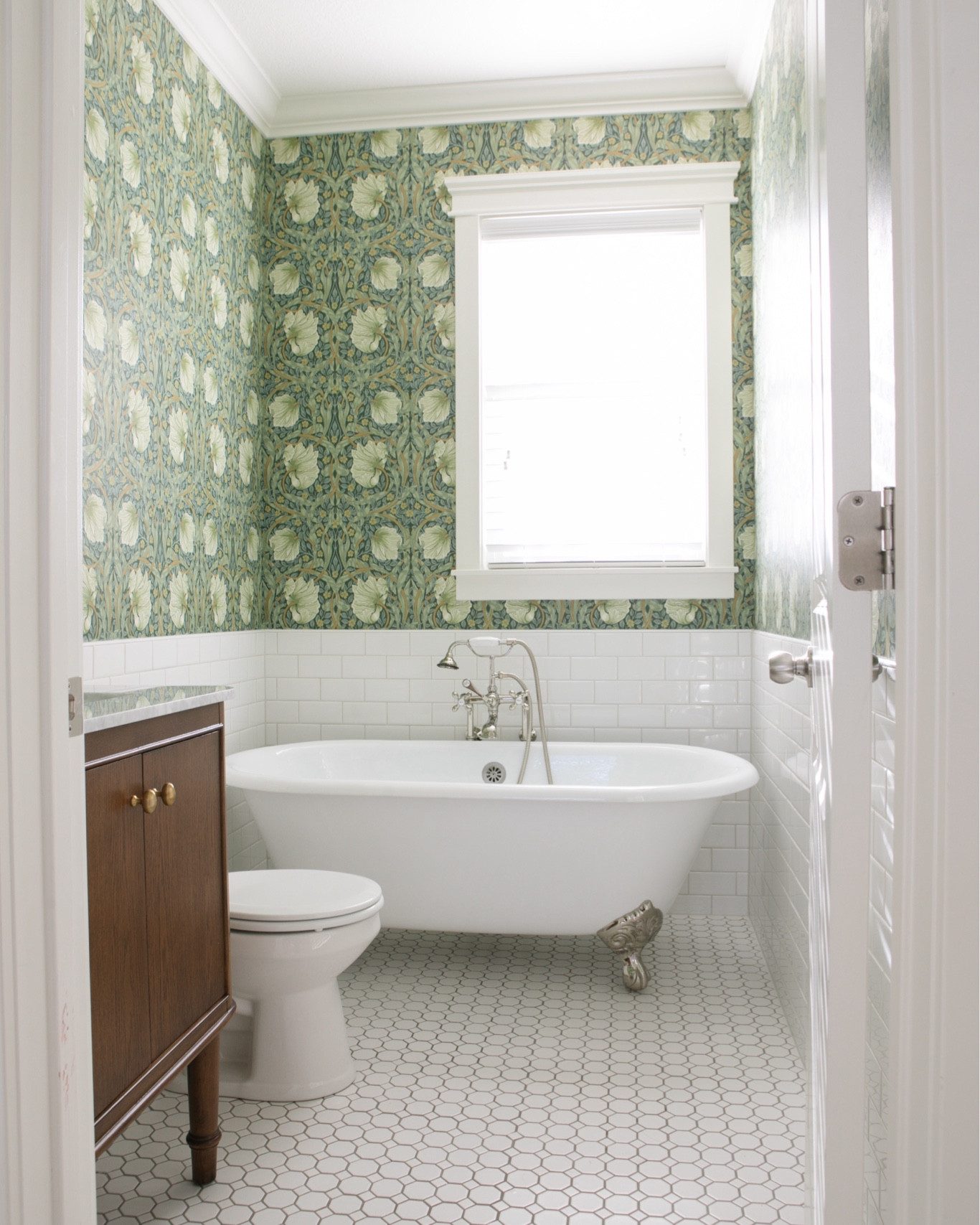 Such a fun powder bath remodel with a vintage tub clawfoot tub (I have the 60 inch with polished nickel feet and faucet) and Morris and co wallpaper! All the links below!

#LTKHome