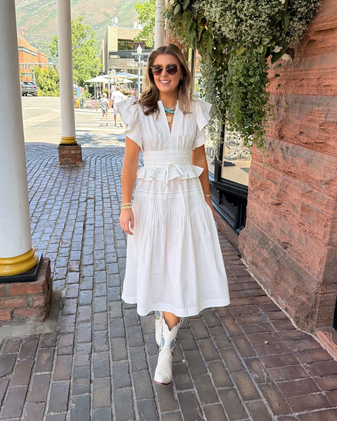 Aspen recap!🤠🤎 

Linked what I was able to below! Wearing a S/2 in items. Boots are from Petite Paloma and hat is from AB. Lino!