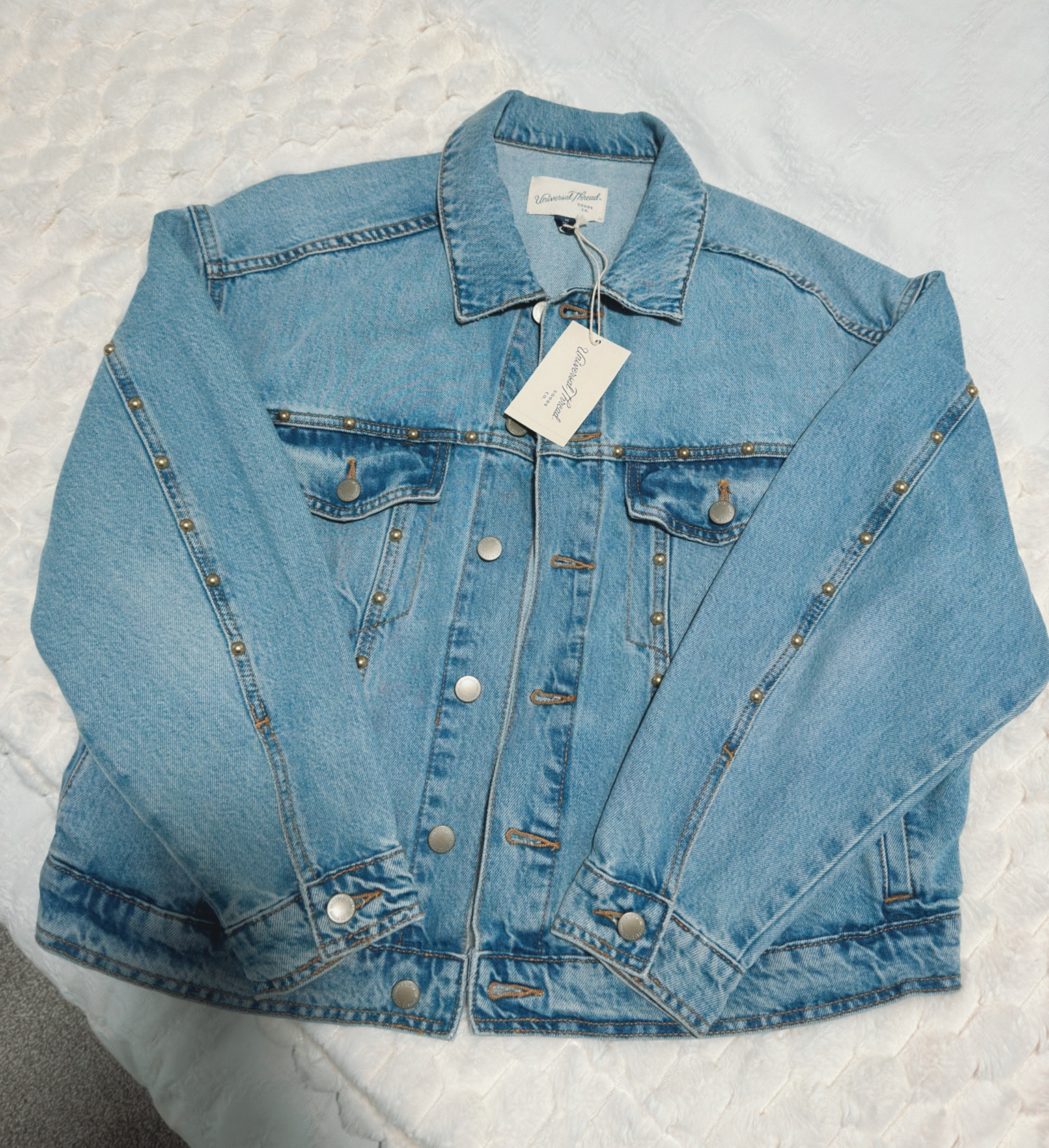 Perfect Denim Jacket!! 
Size: medium 

#LTKStyleTip #LTKU #LTKSeasonal