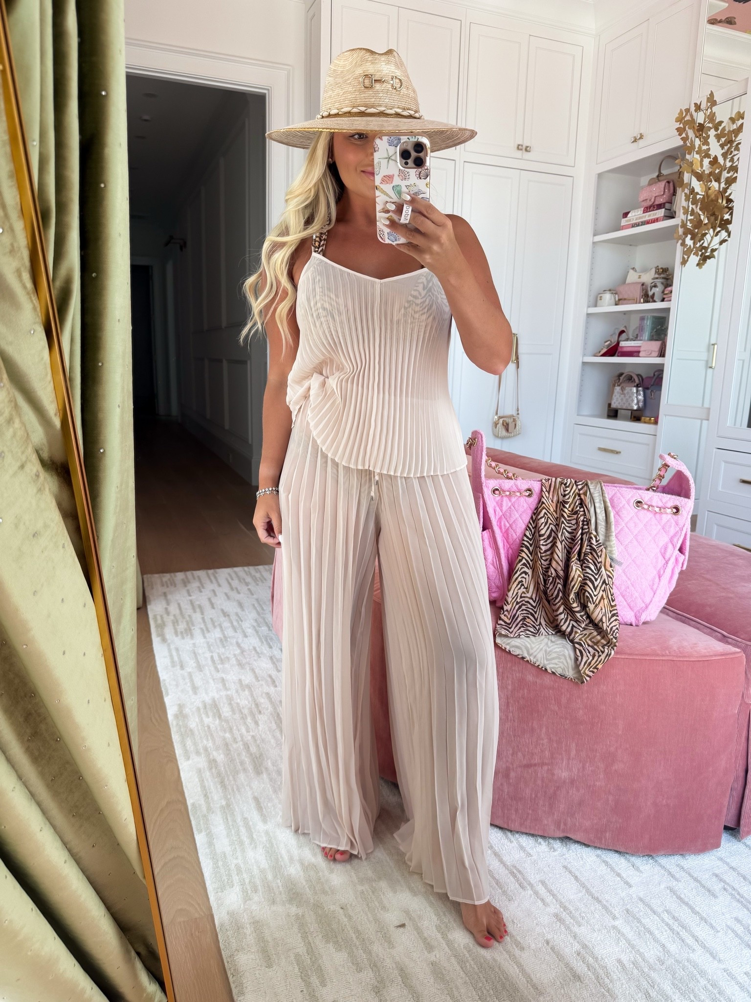 This coverup is STUNNING! @victoriassecret #VSpartner

#LTKSwim #LTKootd #LTKgrwm