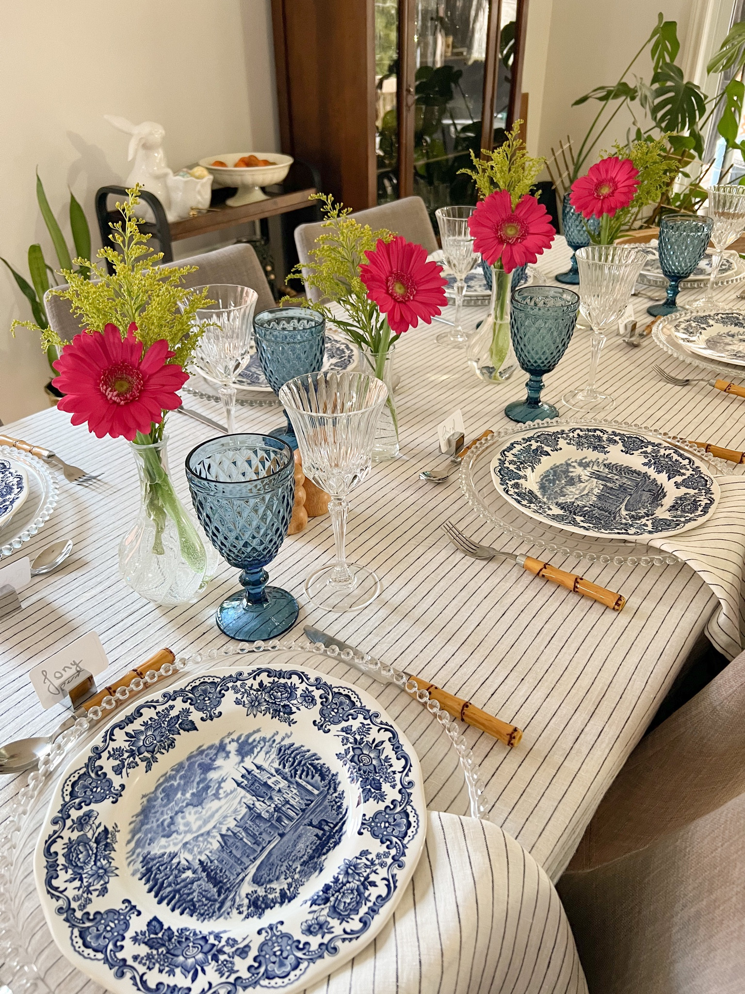 Want to mix pattern and don’t know how? Start with a pinstripe linens and vintage china any colour ;) 


#LTKhome #LTKstyletip #LTKFind