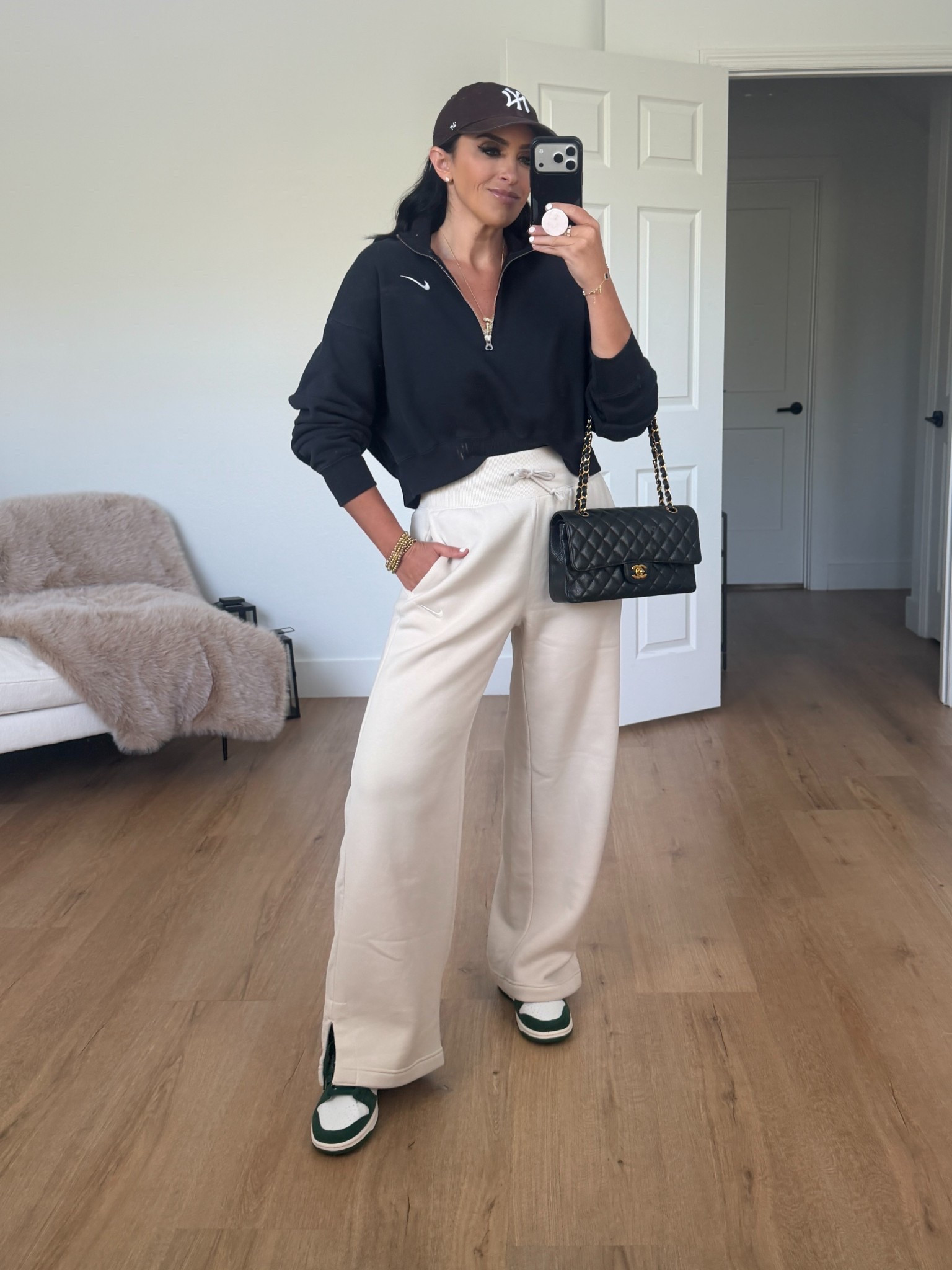 Nike sportswear phoenix plush women’s high waisted wide leg cozy fleece pants wearing size small

Nike sportswear phoenix fleece women’s 1/4 zip cropped sweatshirt wearing size medium