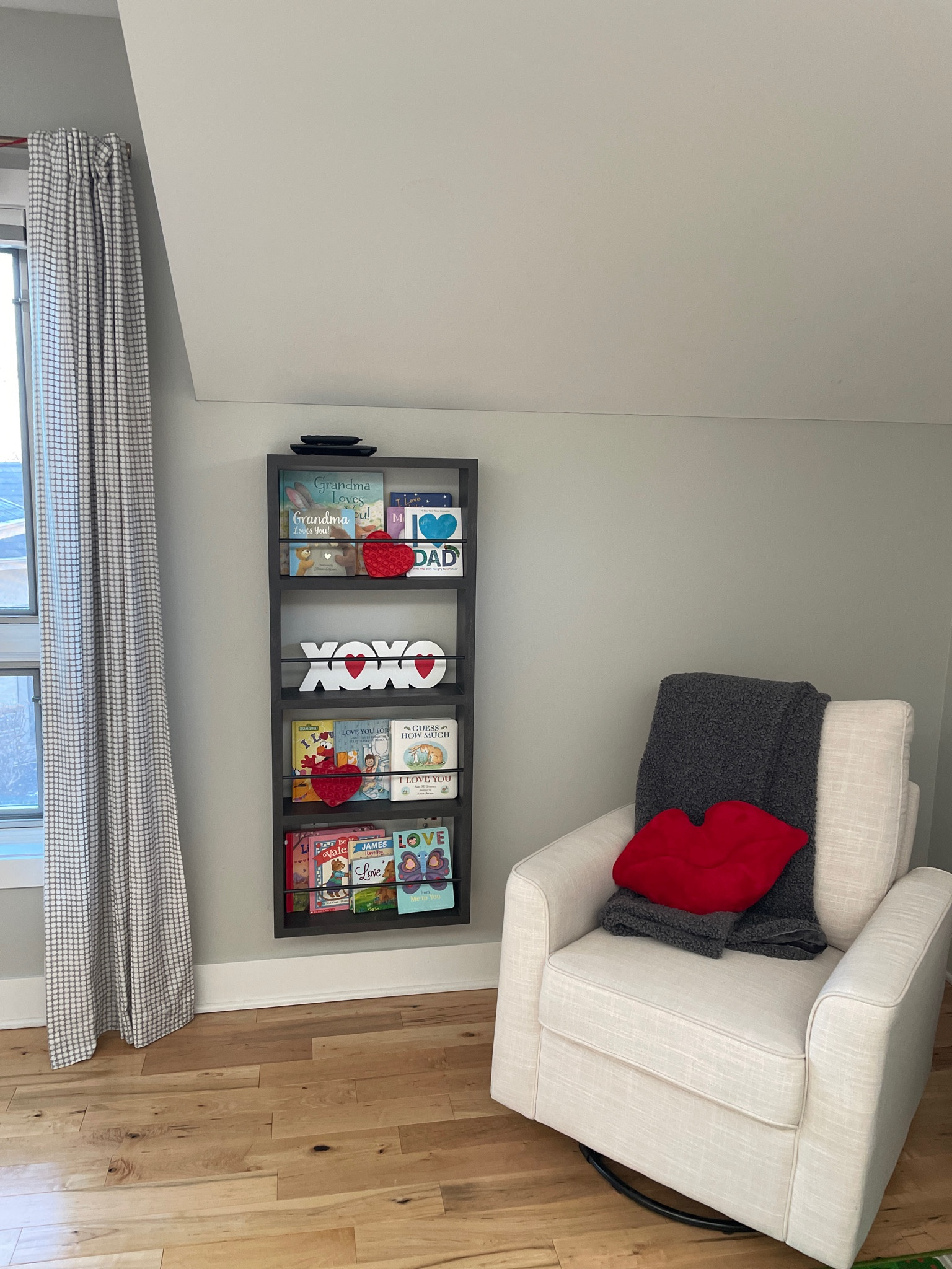 Love decorating the play room. Cuddle up with your littles and read some of their favorite books. 

#LTKKids #LTKFindsUnder50 #LTKFamily