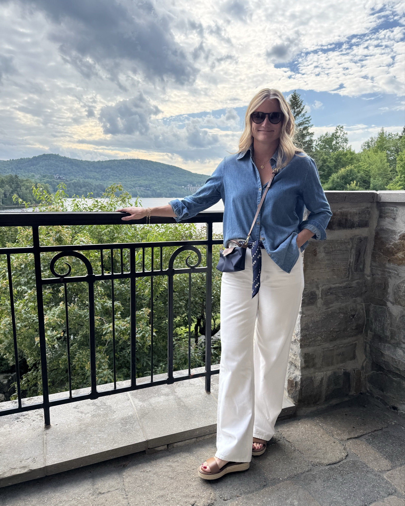 Denim and white for summer style 