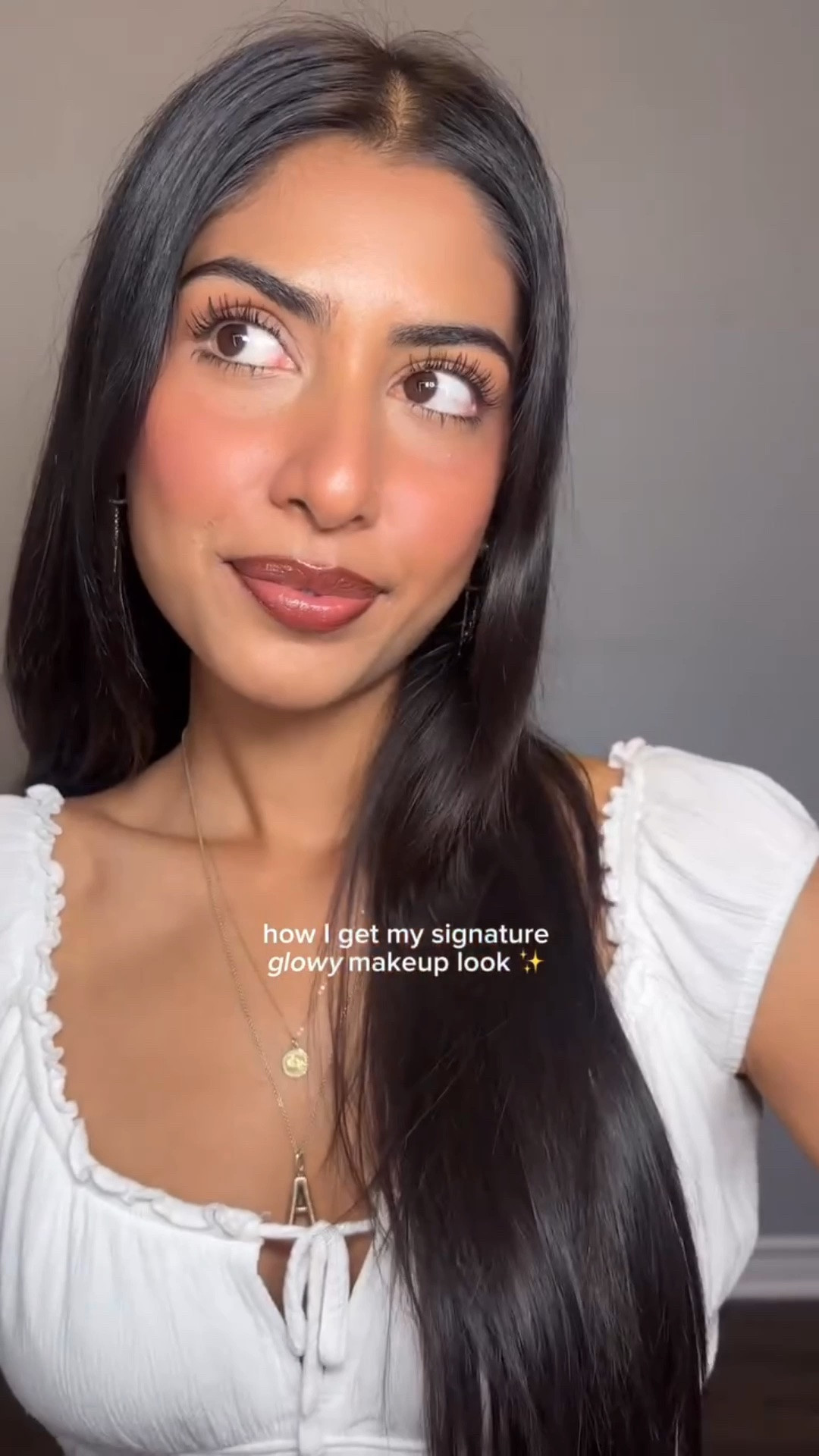I feel like this has become my signature look over the last few years, loveee a glowy look ✨

@danessamyricksbeauty @esteelaudercanada @rarebeauty @charlottetilbury @kosas @fentyskin @anastasiabeverlyhills @colourpopcosmetics 
.
.
.
#glowingskin #glowymakeup #makeuptutorial #summermakeup
