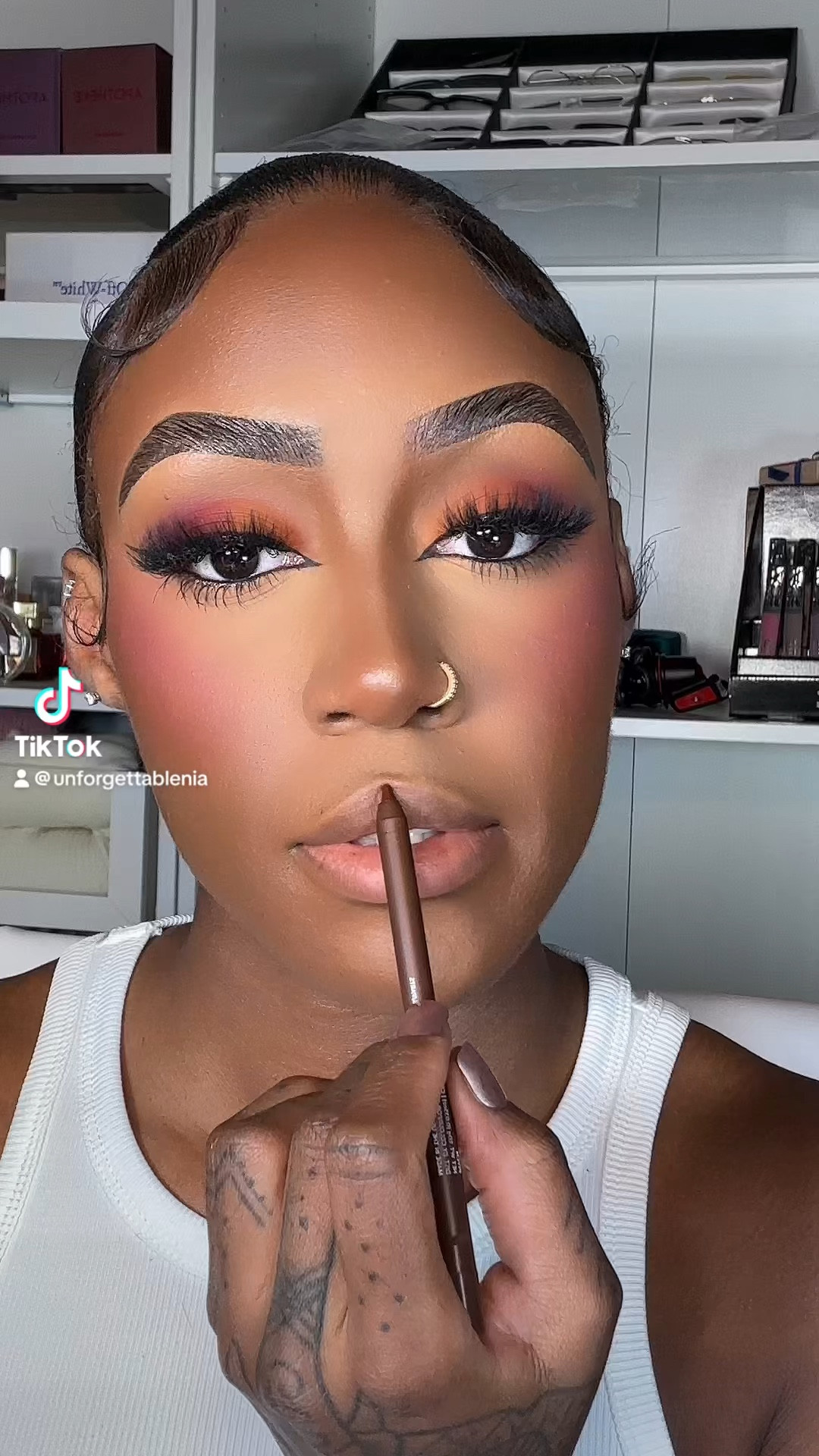 Love A Pink Glossy Lip 🫦 

#LTKVideo #LTKSaleAlert #LTKBeauty