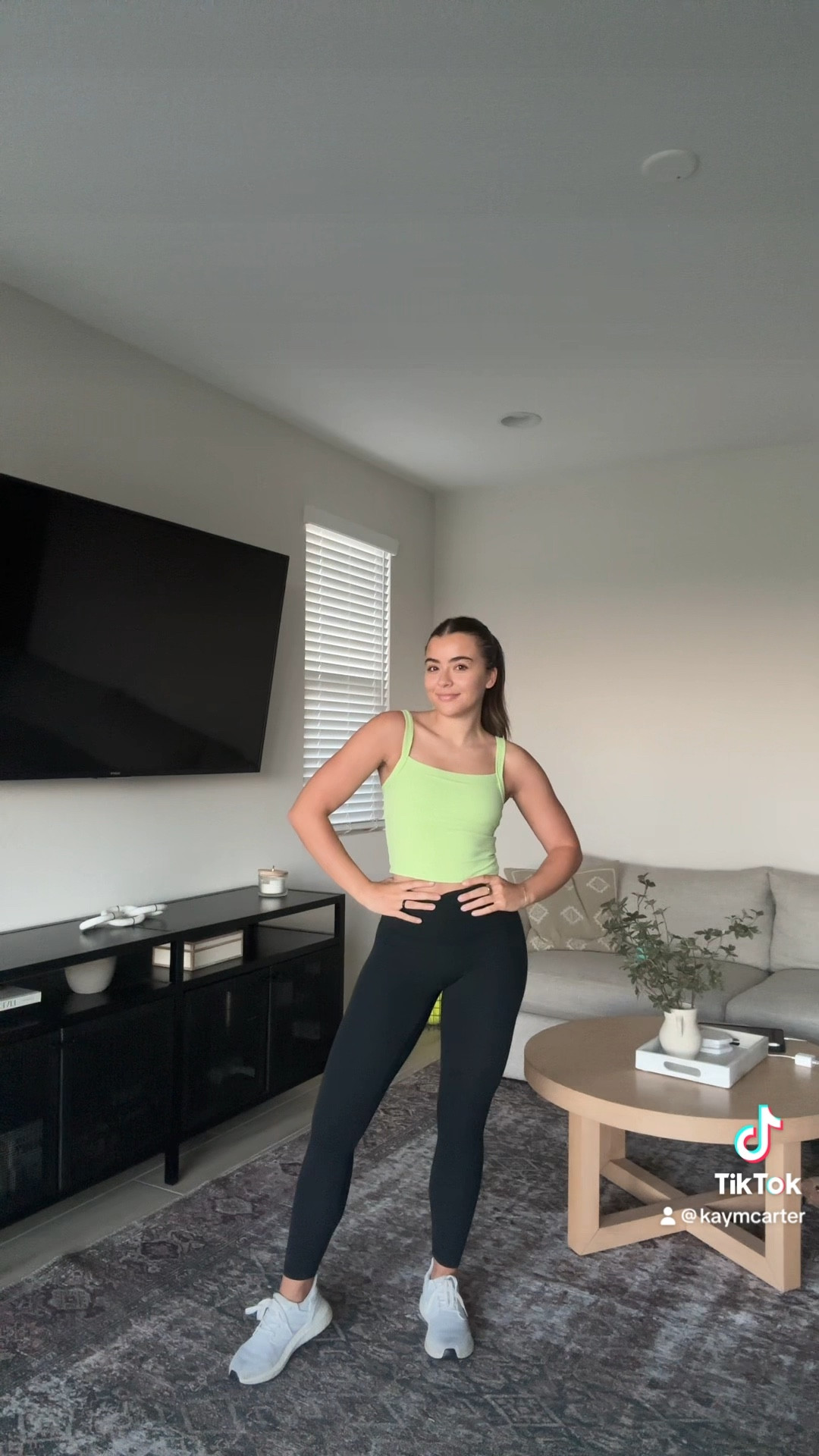Gym ootd 💚 

Size XS in top and bottoms! 