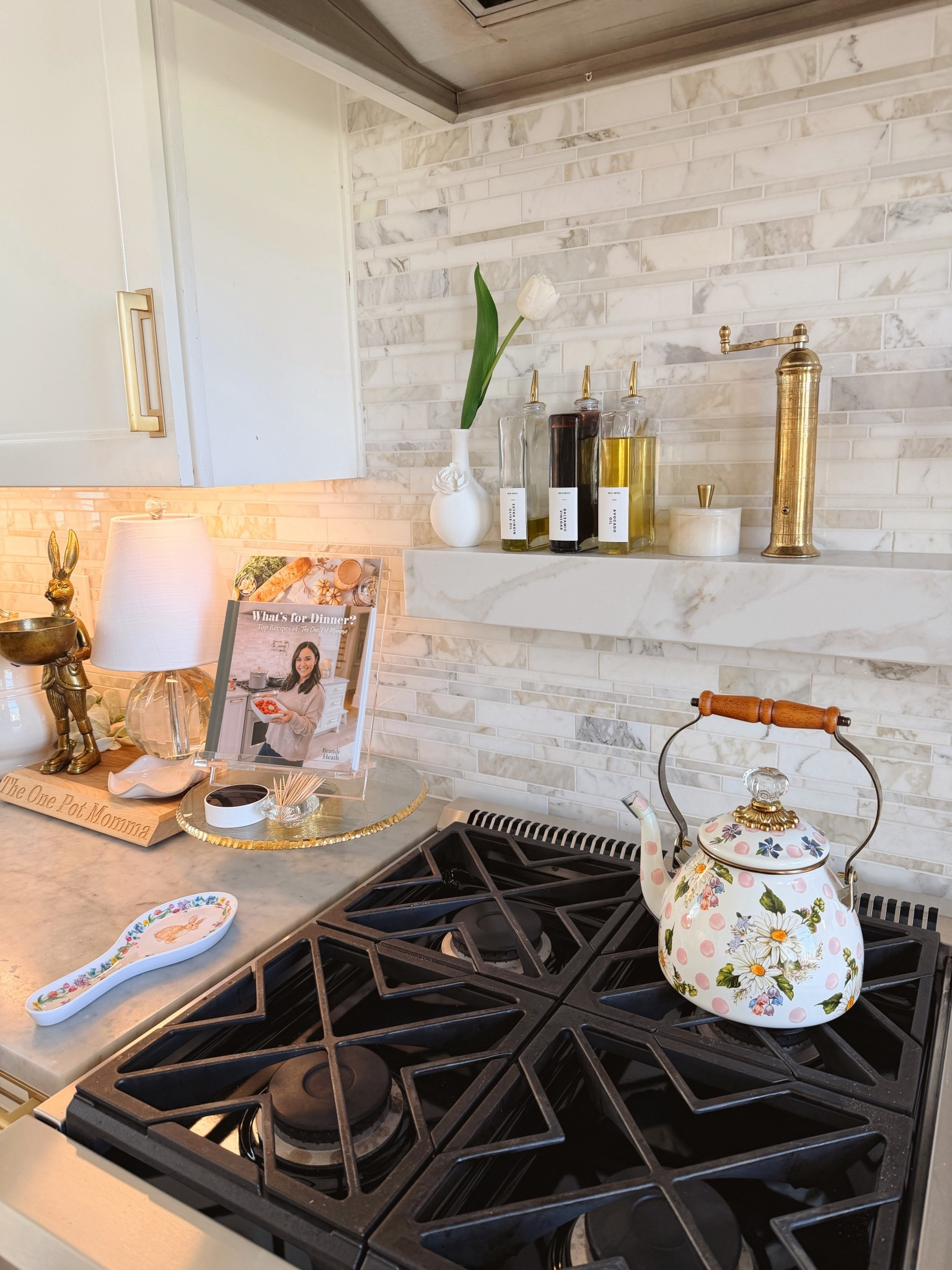 Beautiful and functional kitchen finds that I use and love!!

#amazonfinds #amazon #kitchenaesthetic #kitchenfinds #goldpeppergrinder #weddingregistry #kitchenorganization #mackenziechilds
