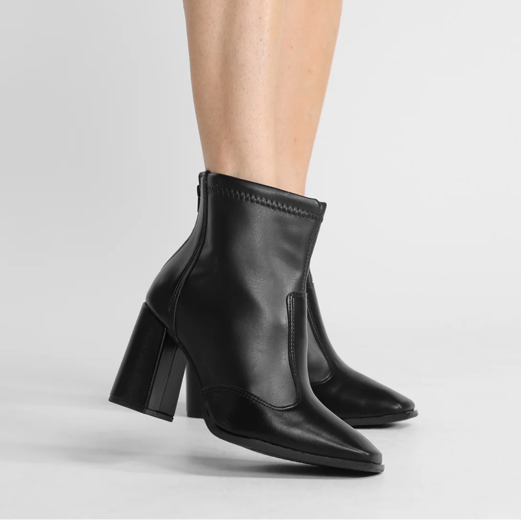 Mais  personalidade e sofisticação ao seu estilo com esta linda bota.

#modafeminina
#botavizzano
#ltkbrasil
#mulher

#LTKstyletip #LTKfamily #LTKbrasil