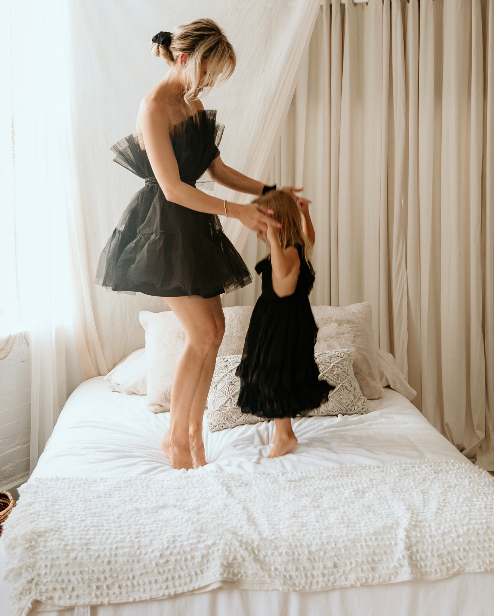 The SWEETEST mommy + me photo outfits. 