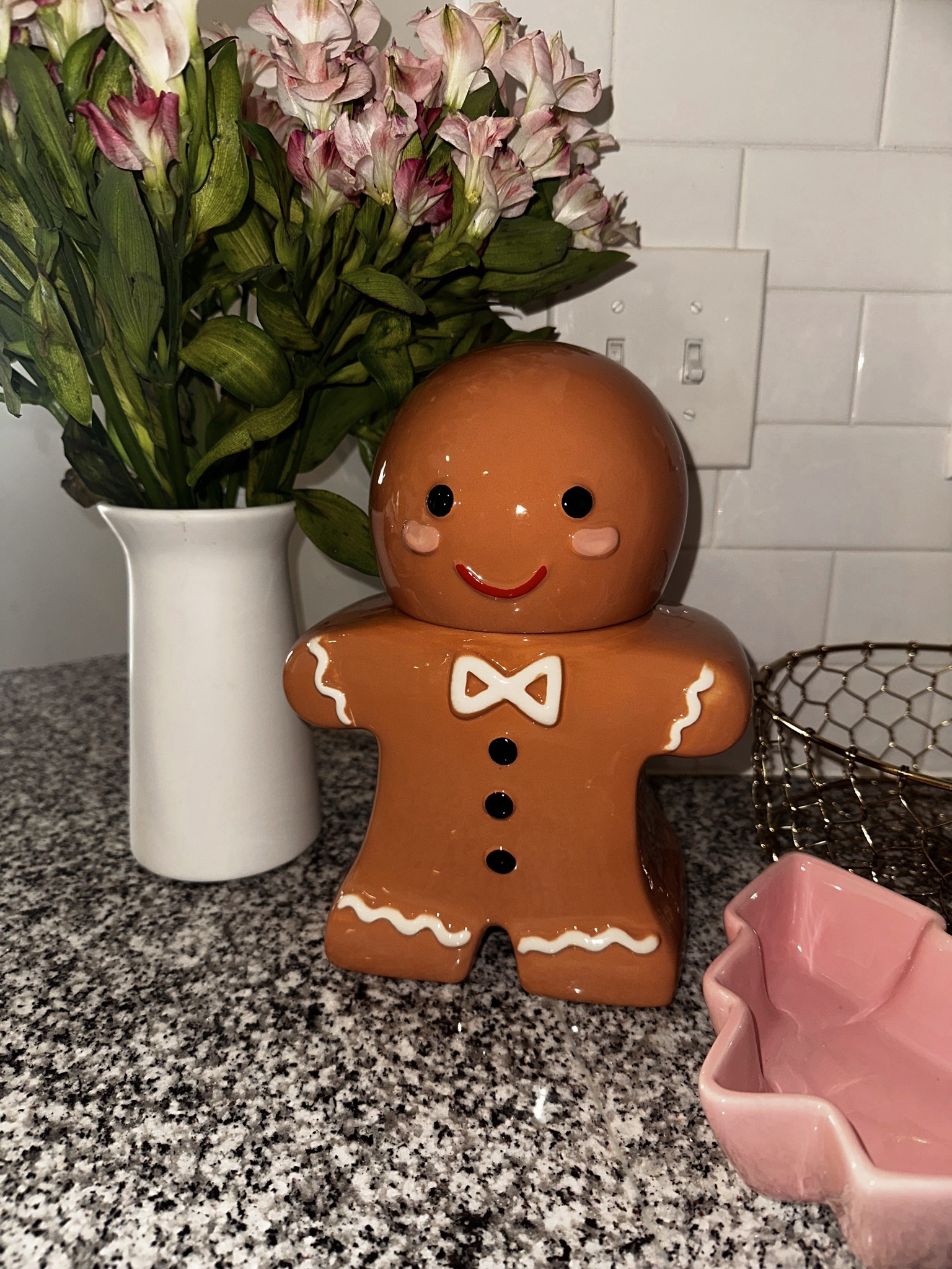 Gingerbread man cookie jar! 🍪✨

#LTKSeasonal #LTKGiftGuide #LTKHoliday
