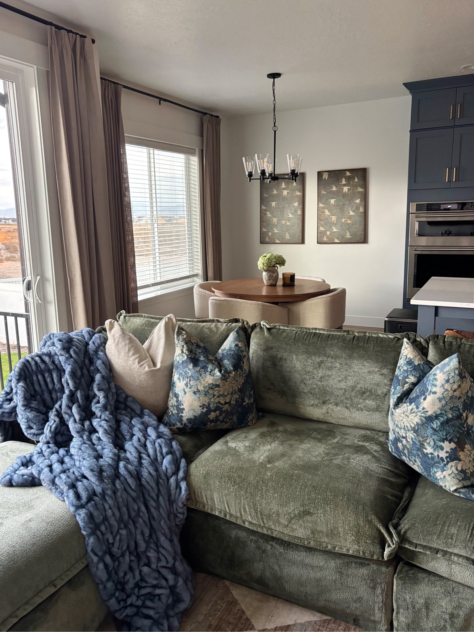 living room🛋️🌿

#LTKSaleAlert #LTKHome #LTKFindsUnder100