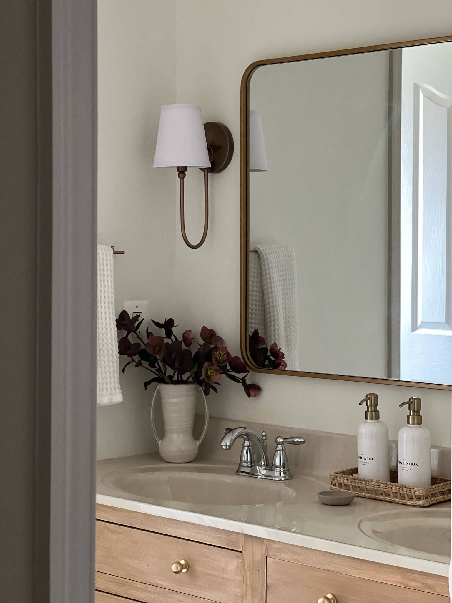 Bathroom decor. Mixing matte finishes with shiny finishes for a bathroom that is balanced.

Here I used antique brass with chrome for a guest bathroom.
I like to keep all the fixtures one finish and all the accents another.

Neutral bathroom
Amber interiors style
Waffle knit towels
Brass sconce
Brass mirror
Budget friendly mirror

#LTKhome #LTKstyletip #LTKsalealert