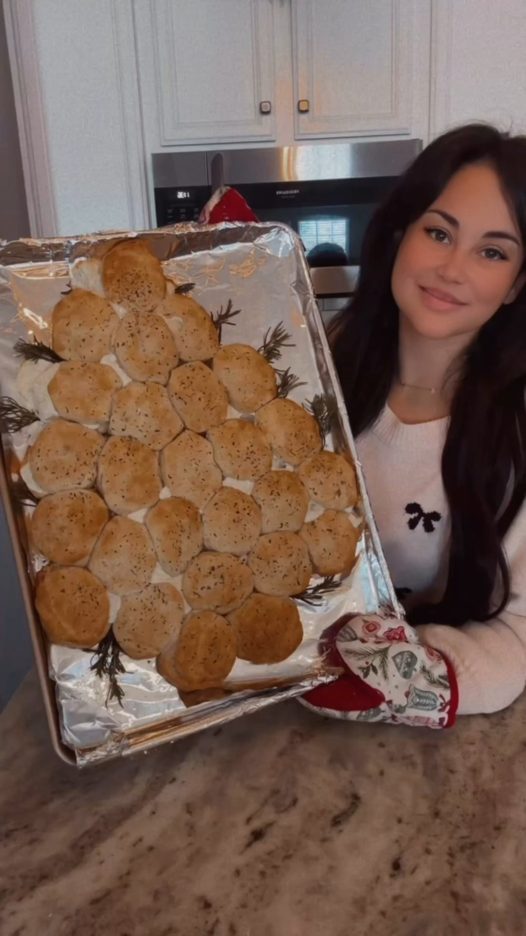 If you need a quick, festive, family approved dinner this season… this mozzarella Pillsbury biscuit Christmas tree is it! 😍🌲
So easy to make, ready in under 30 minutes, & the kiddos gobble it up every time. Perfect for holiday hosting or for my busy mamas who still want something special on the table. 🫶🏻

Here’s what you’ll need:
✨ 3x Pillsbury Southern Homestyle Biscuits
✨ 8oz fresh sliced mozzarella
✨ Italian seasoning (to taste)
✨ A pinch of garlic seasoning
✨ 3/4 cup vegetable oil (mix in a cup with the season) 

Save this for your next cozy Christmas dinner night! 🫶🏻


















.
.
.
.
.
.
.
#hostingideas #christmashosting #christmasdinnerideas #christmaspartyideas #christmasfoodideas #familymealideas 

#LTKSeasonal #LTKGiftGuide #LTKHoliday