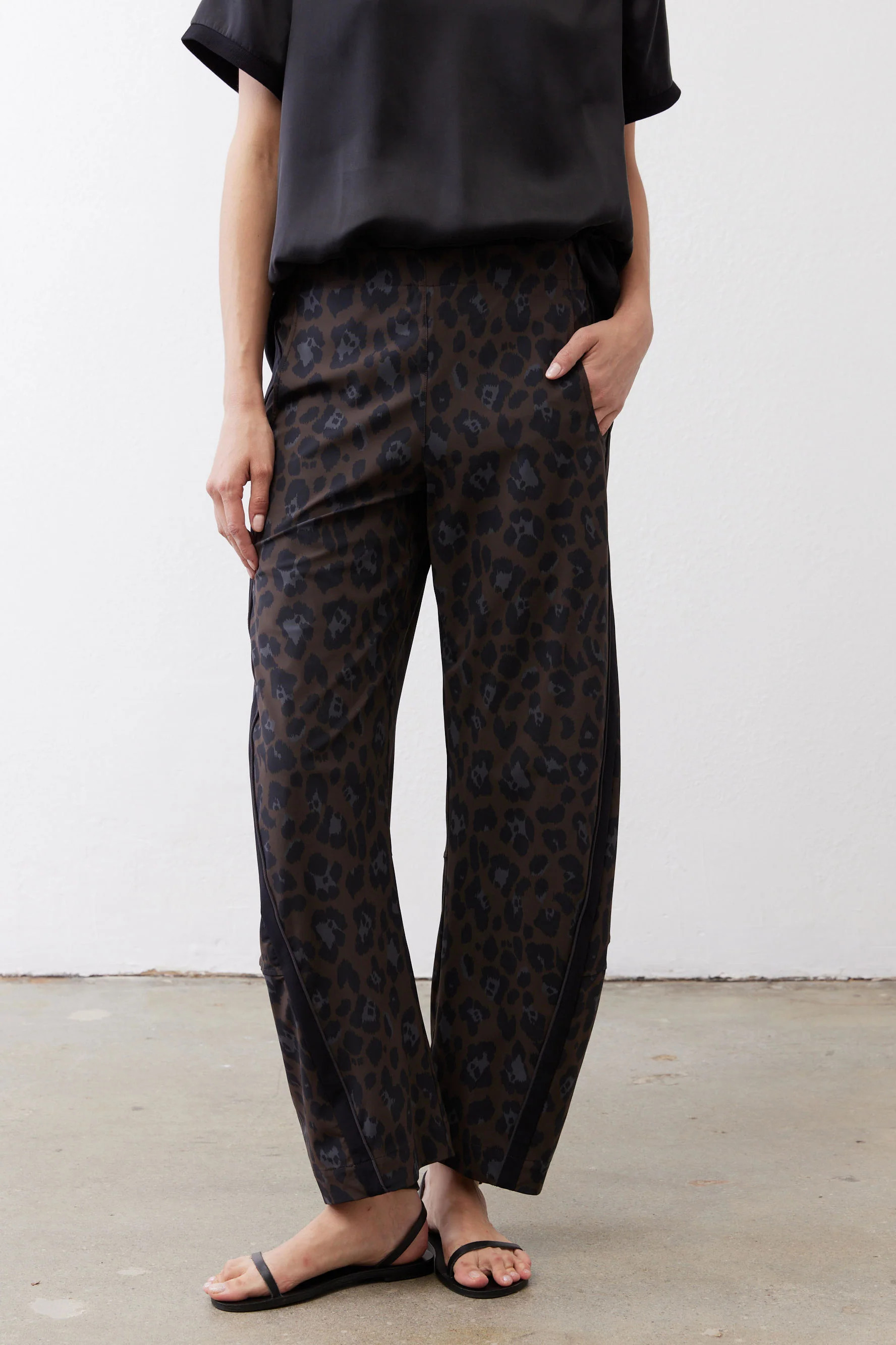 The Side Stripe On The Loose Work Pants | Ruti