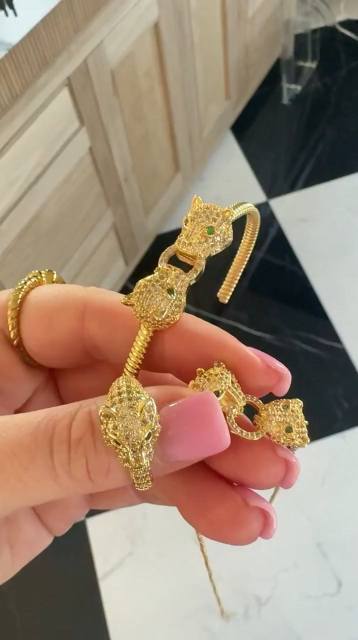 I am loving our Panther City line of Modern Locke jewelry! Such a fun ode to Fort Worth!

Modern Locke, fashion, home, gift guide, Texas



#LTKStyleTip #LTKWatchNow #LTKFindsUnder100