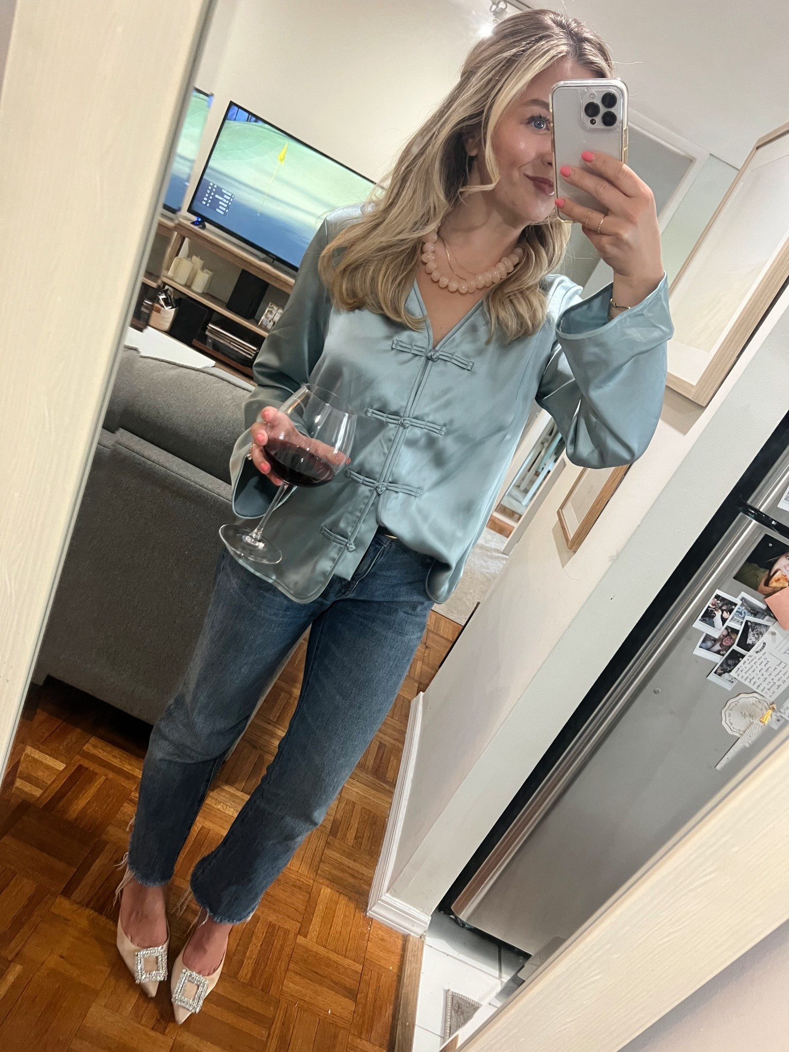 Fun Friday night top🩵🍷