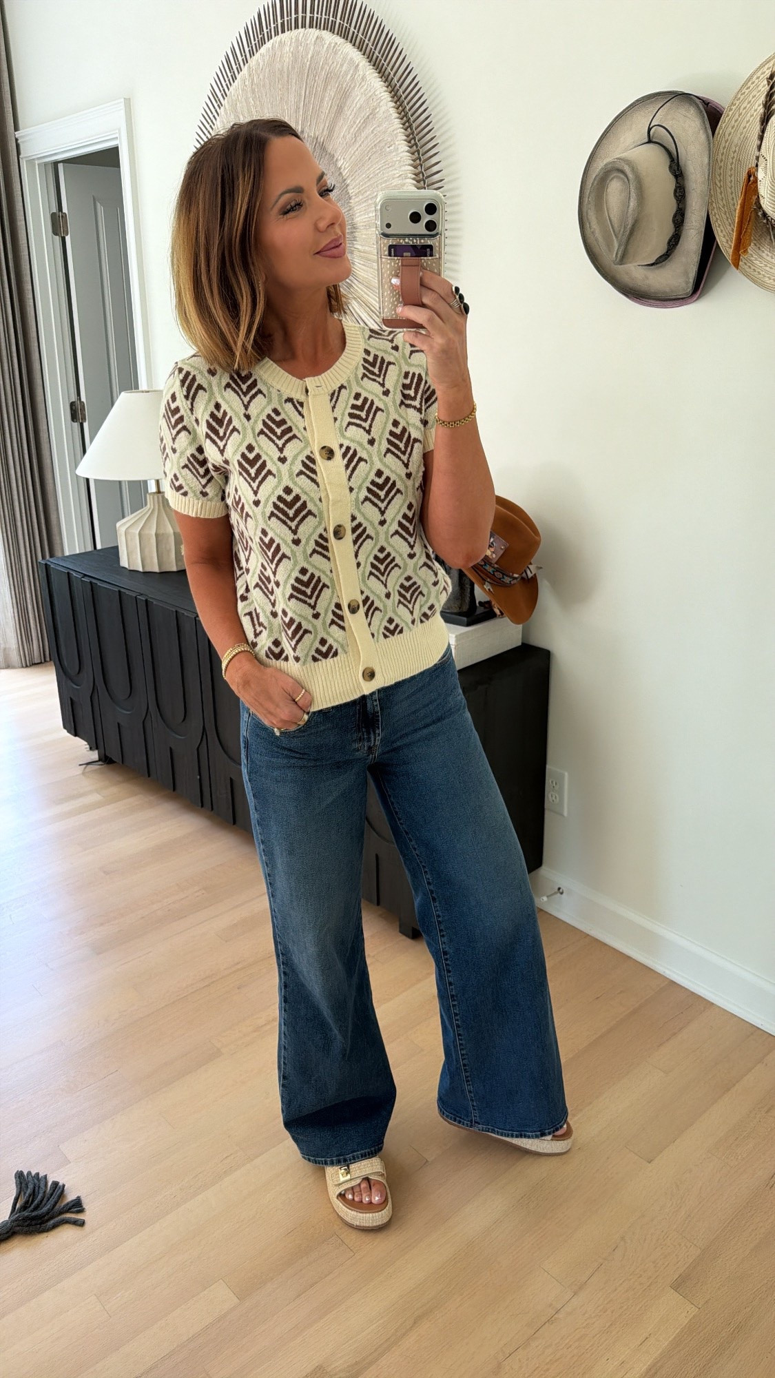 amazon sweater and avara jeans. code betsy15 works for new customers for avara ♥️

#LTKSaleAlert #LTKSeasonal #LTKootd