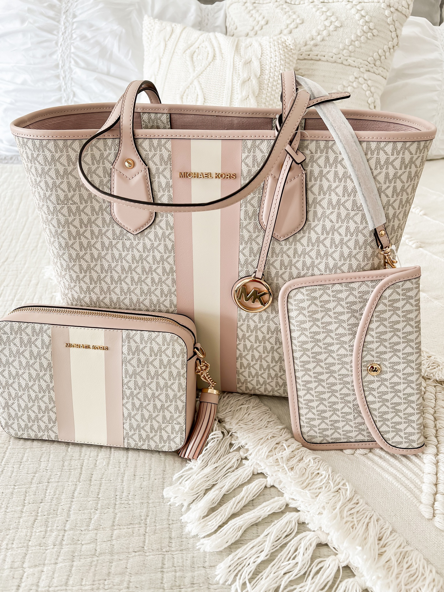 Valentine gifts #sale 

#LTKsalealert #LTKitbag #LTKbeauty