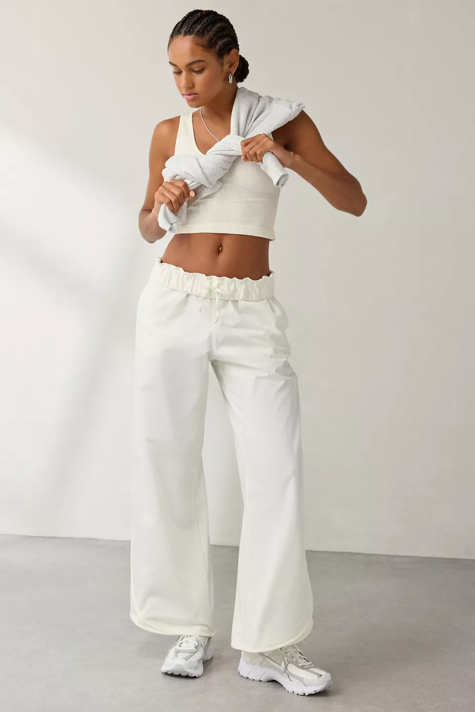 Nike Sportswear Collection Twill Mid-Rise Track Pant | Urban Outfitters (US and RoW)