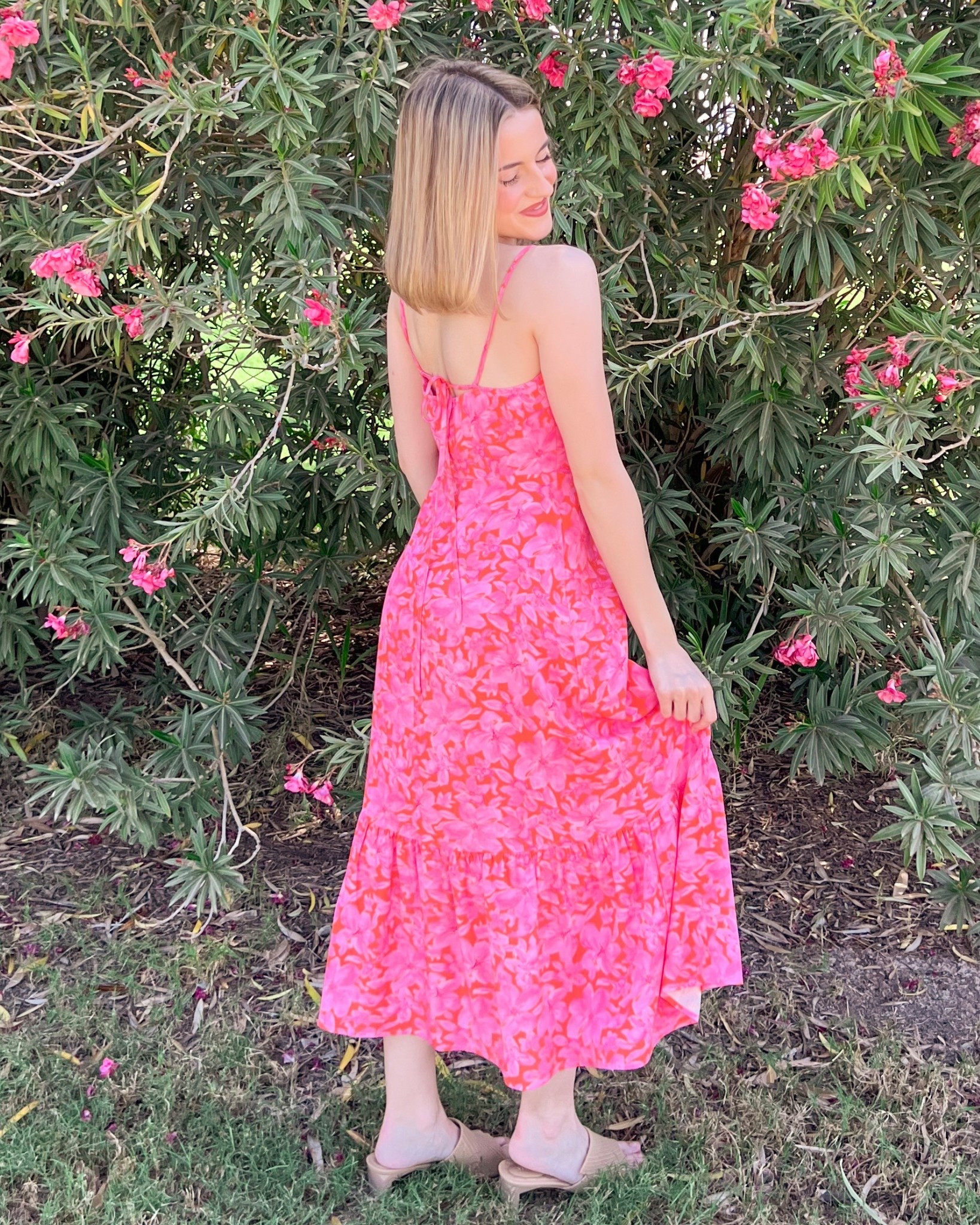 spring outfit 🩷
dress: size small (use code “gamez15”)
mules: size 6.5

#LTKootd #LTKSeasonal #LTKTravel