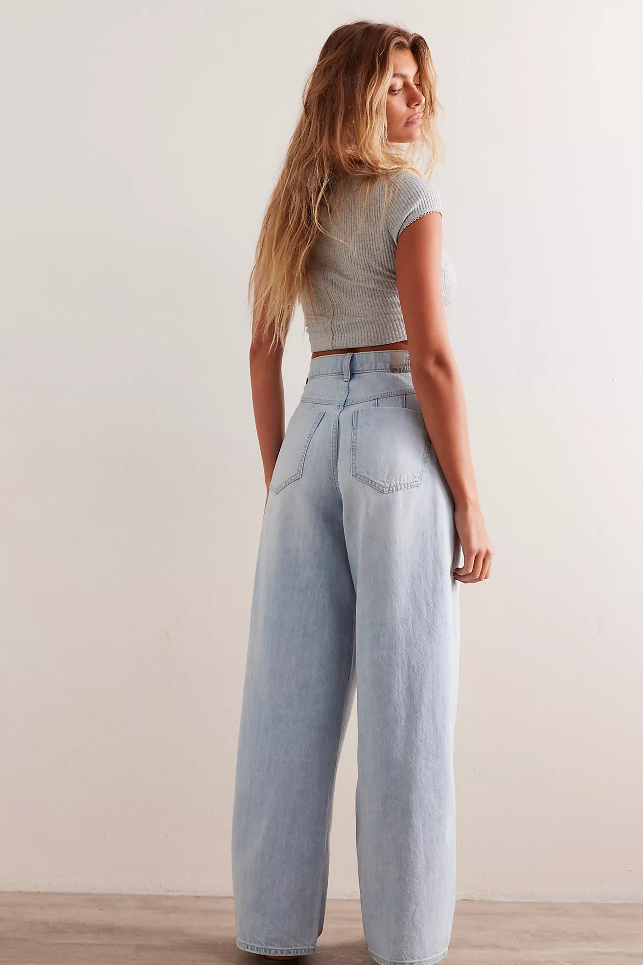 CRVY Gia Wide-Leg JeansShop All We The Free
  


  


  


  


  

68 Reviews reviews$128.00 | Free People (Global - UK&FR Excluded)