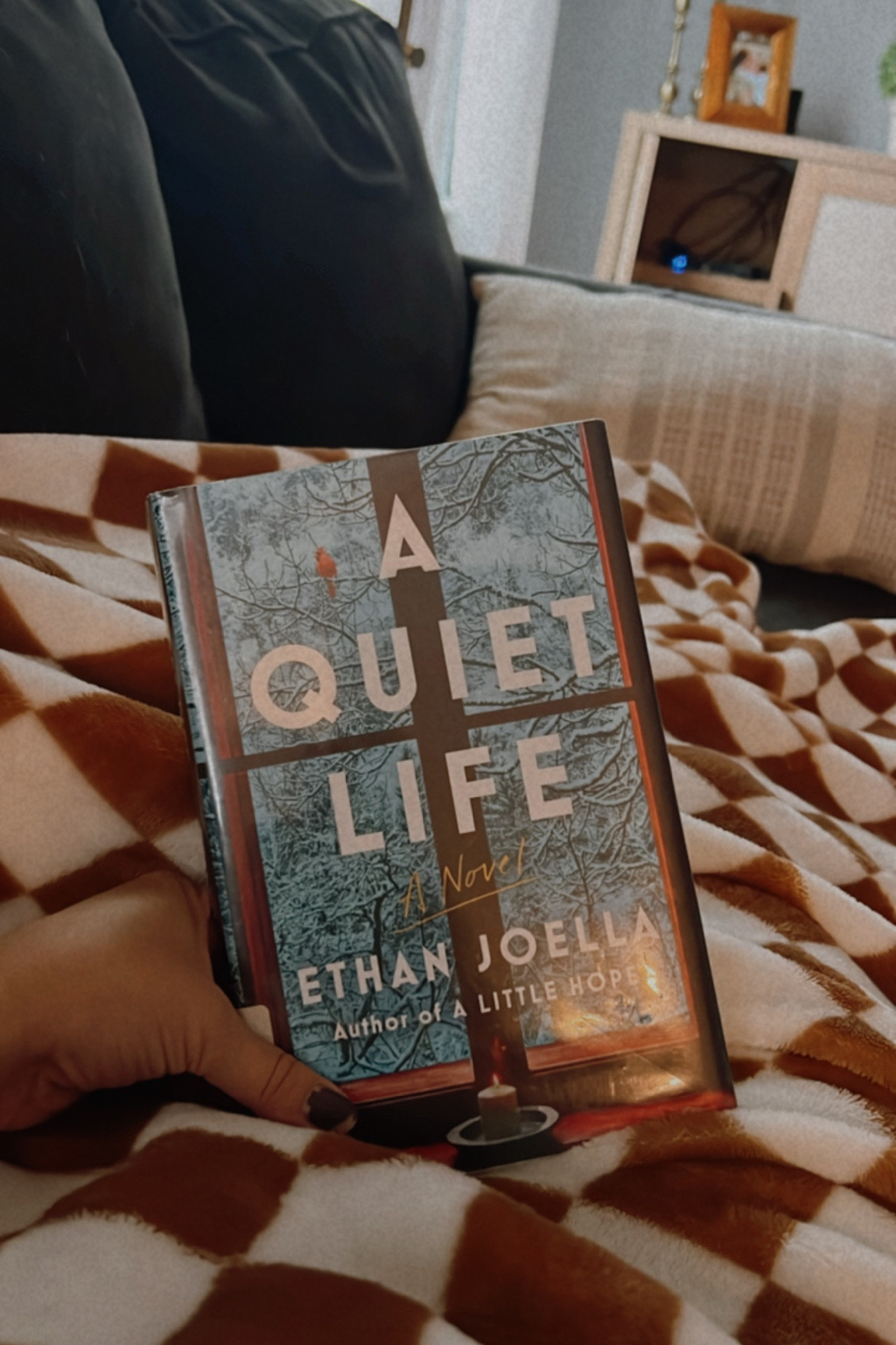 A slower, sweeter book than my usually murder mysteries on this rainy day 🕵🏼‍♀️