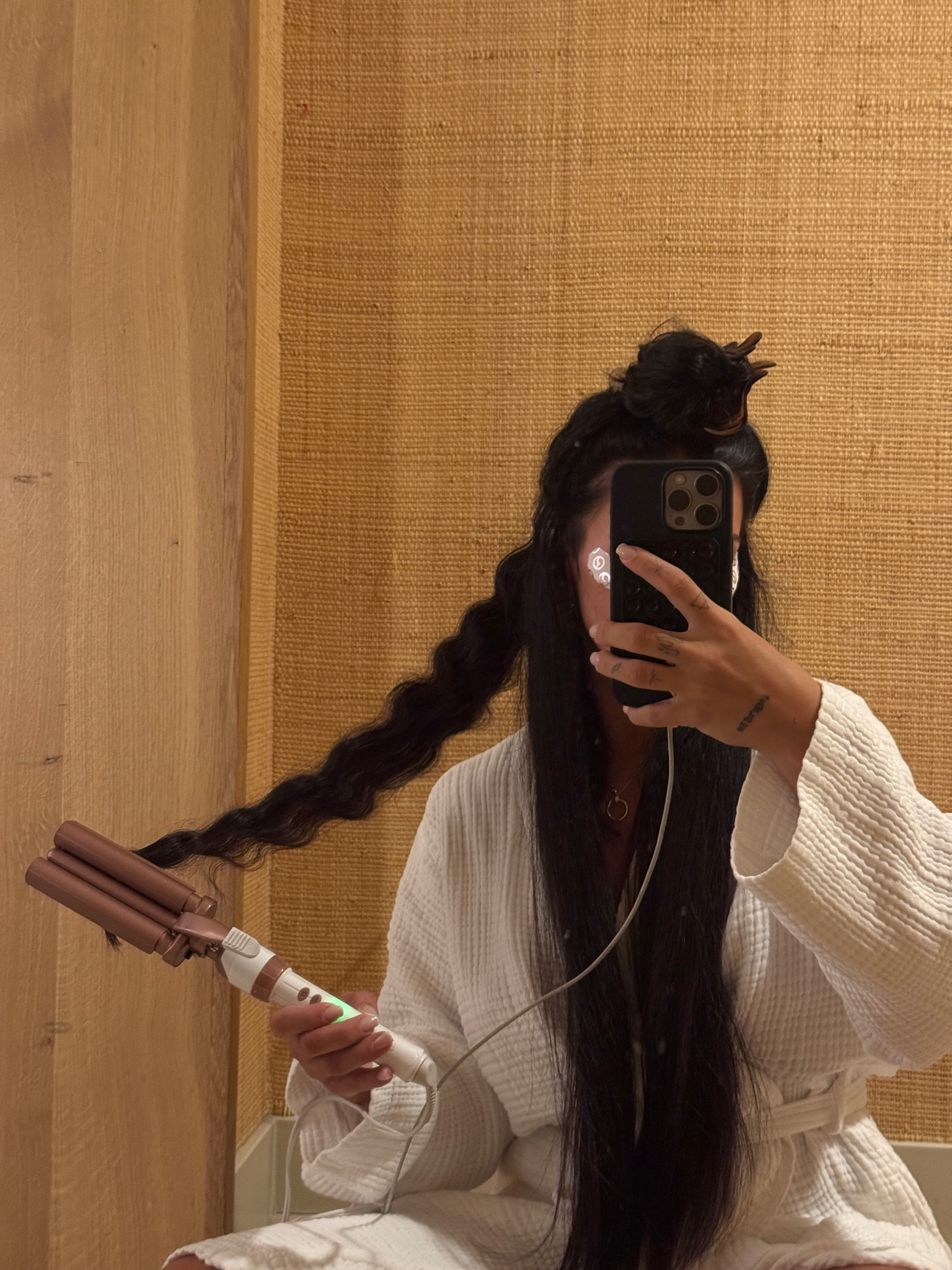 This is the same exact hair tool  just a different color way!! The best ! 