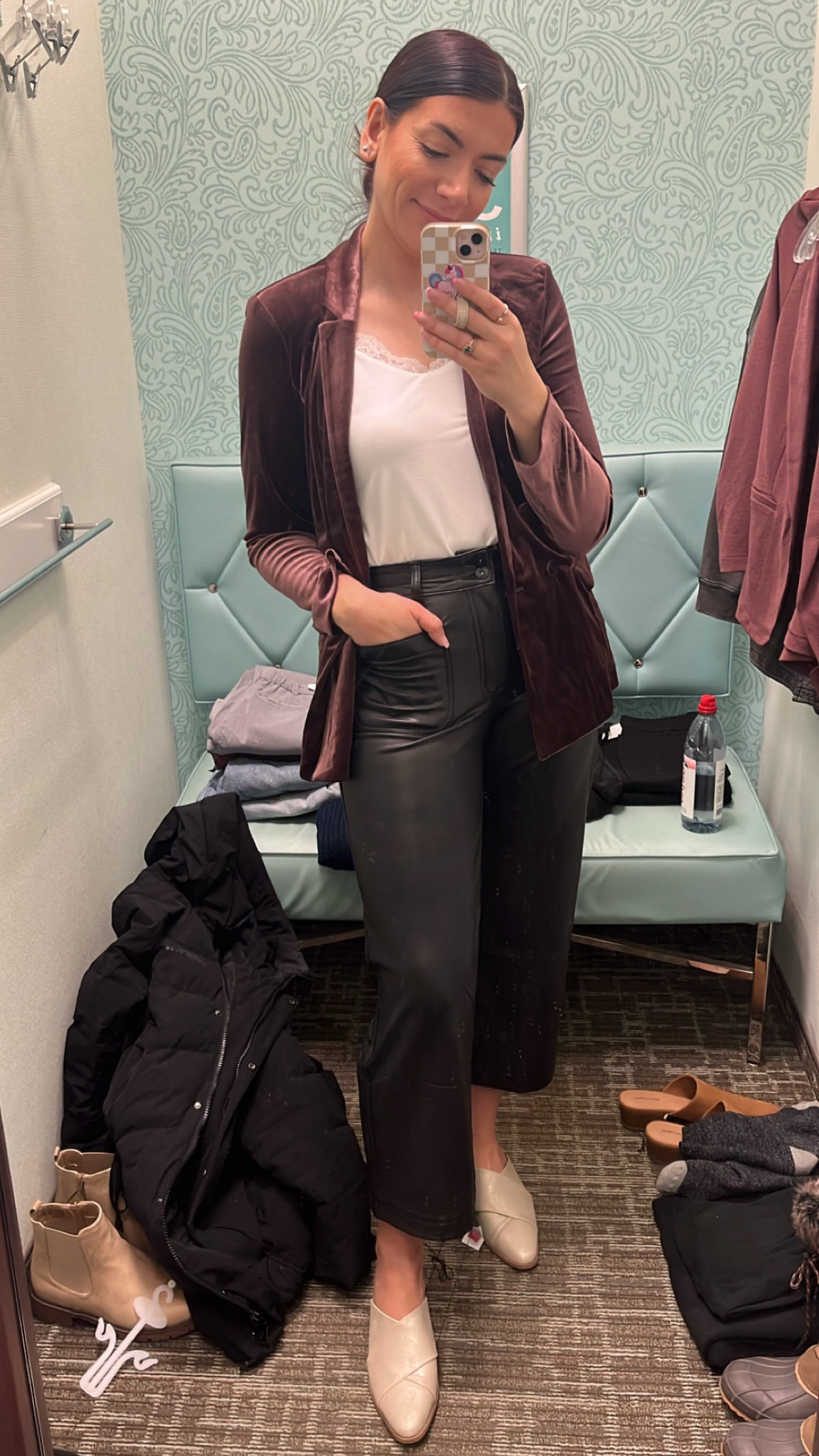 Obsessed with the mixed textures 😍 the faux leather wide leg cropped pant paired with a simple cami & velvet blazer?! Can you even?! Not to mention the whole outfit is on major sale 🤑🤑🤑

#LTKFashionMonth #LTKcanada #LTKsale
