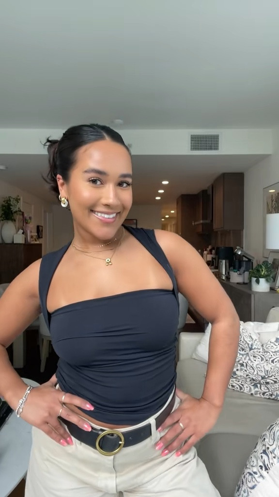 Wednesday OOTD 🐫🍸🎱 

#aritzia #tanpants #tandenim #tanbaggypants #blackflats #ballerinashoes #blacktank #blacktop #aritziacontourtop 

#LTKsummer #LTKcanada #LTKstyletip