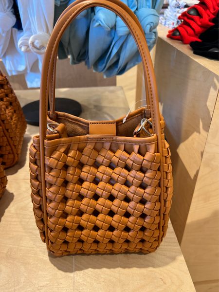 Sale alert 

This iknotted Faux leather mini tote 

Comes in 4 colors 
Now $63 
Was $90

A great bag to add to that little pop to your Spring and Summer outfits

#LTKSaleAlert #LTKItBag #LTKStyleTip