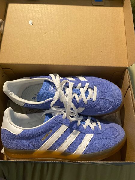 Adidas gazelle, blue fusion, gum sole, perfect color sneakers for Spring!! 