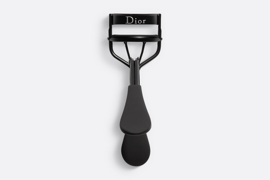 Dior Backstage Eyelash Curler: a perfect curl, instantly | DIOR | Dior Couture