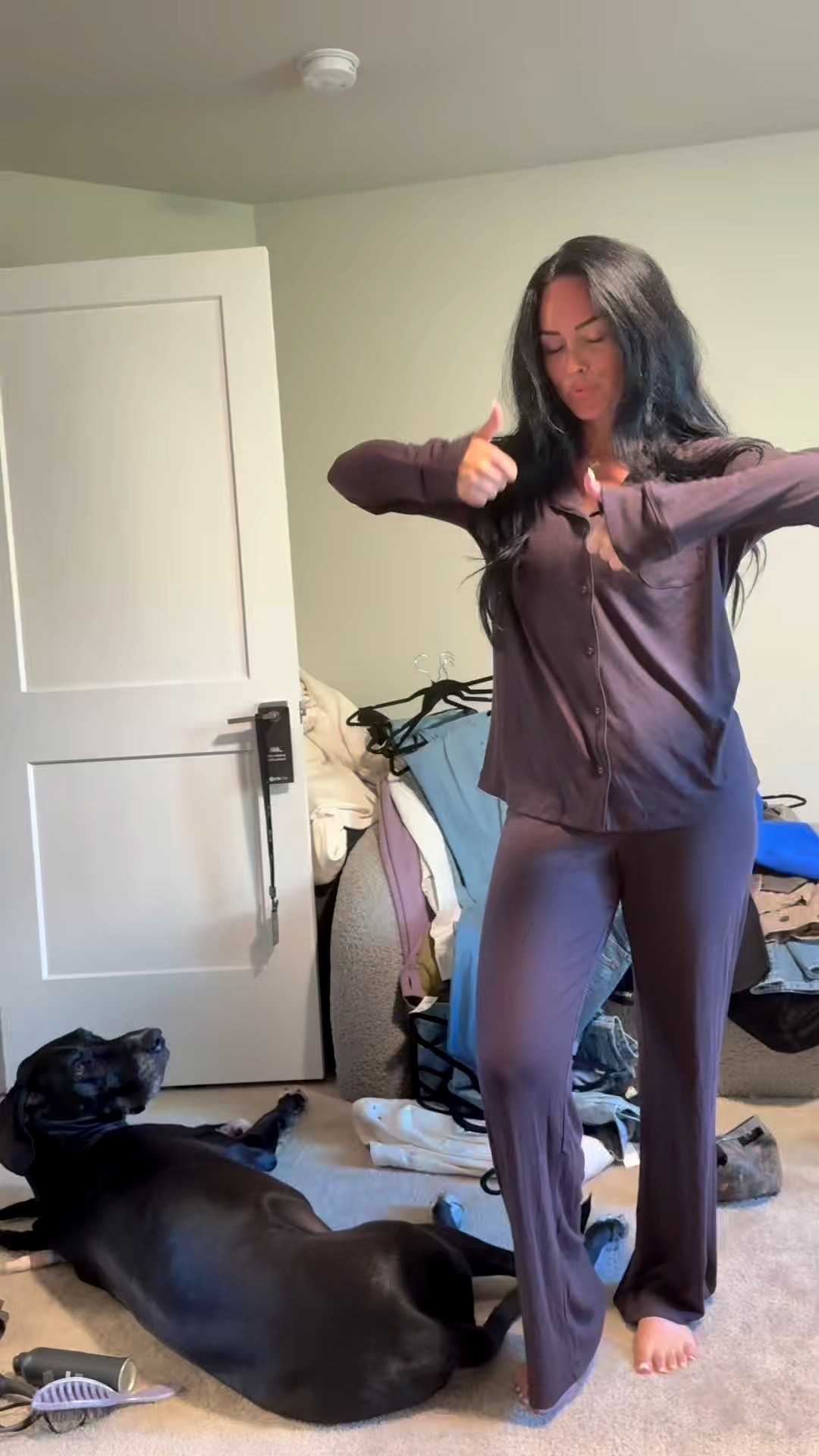 Hi babe here are the pjs that you’ve been asking about in my cleaning video. 

They are from skims the color is iron but currently sold out 🥹 I’m wearing a size small. 