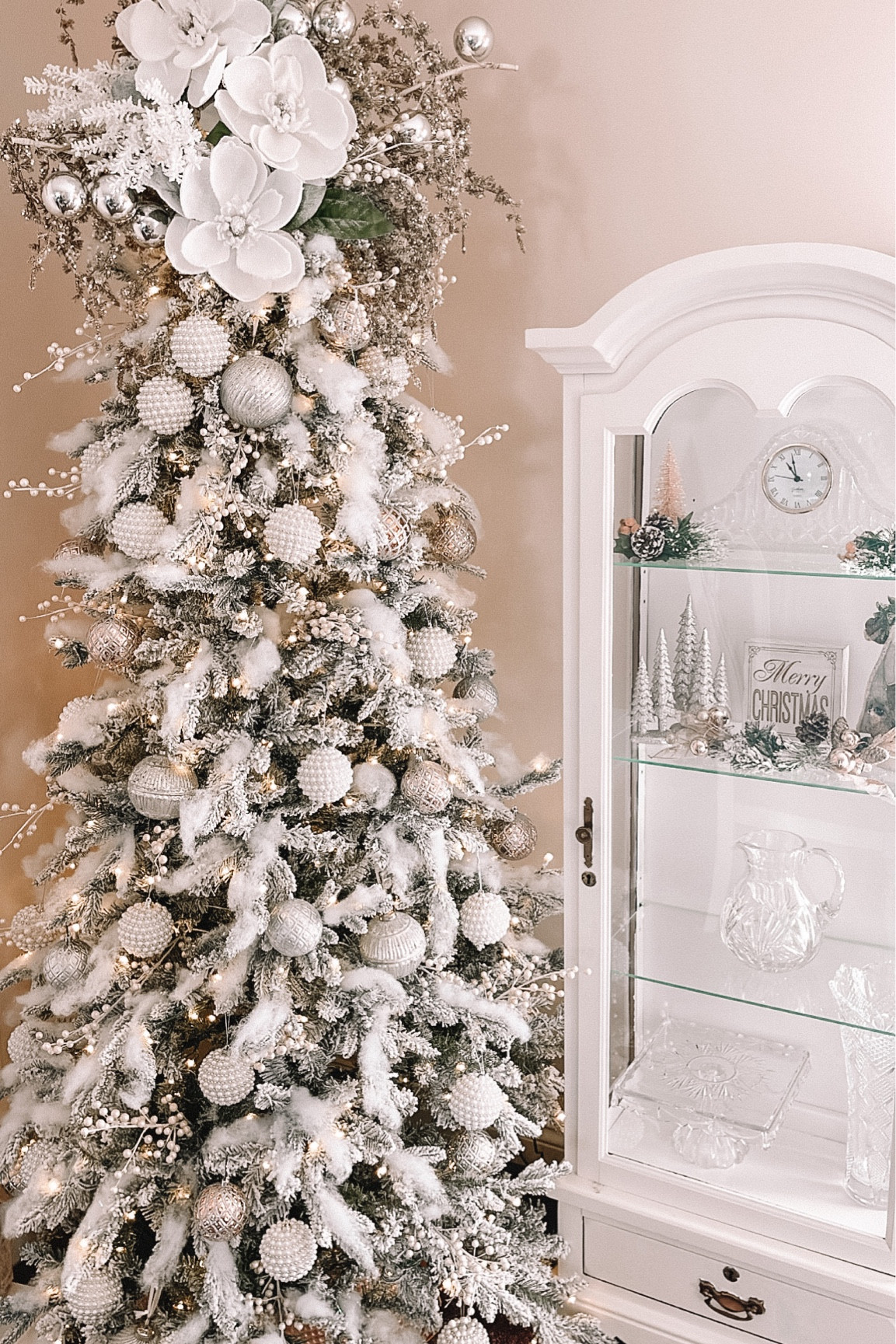 King of Christmas Flocked Slim Christmas Tree- prelit- 650 warm white led lights. 


#LTKCyberweek #LTKHoliday #LTKhome