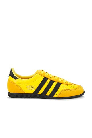 adidas Originals Japan Sneaker in Yellow Black & Gold - Yellow. Size 8.5 (also in 7). | FWRD 
