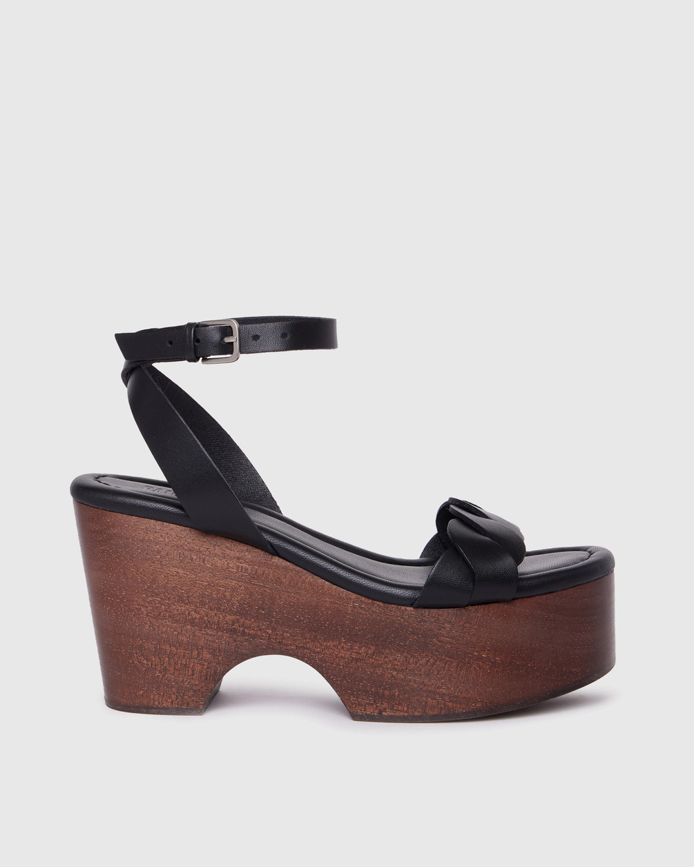Romy Sandal | Paige