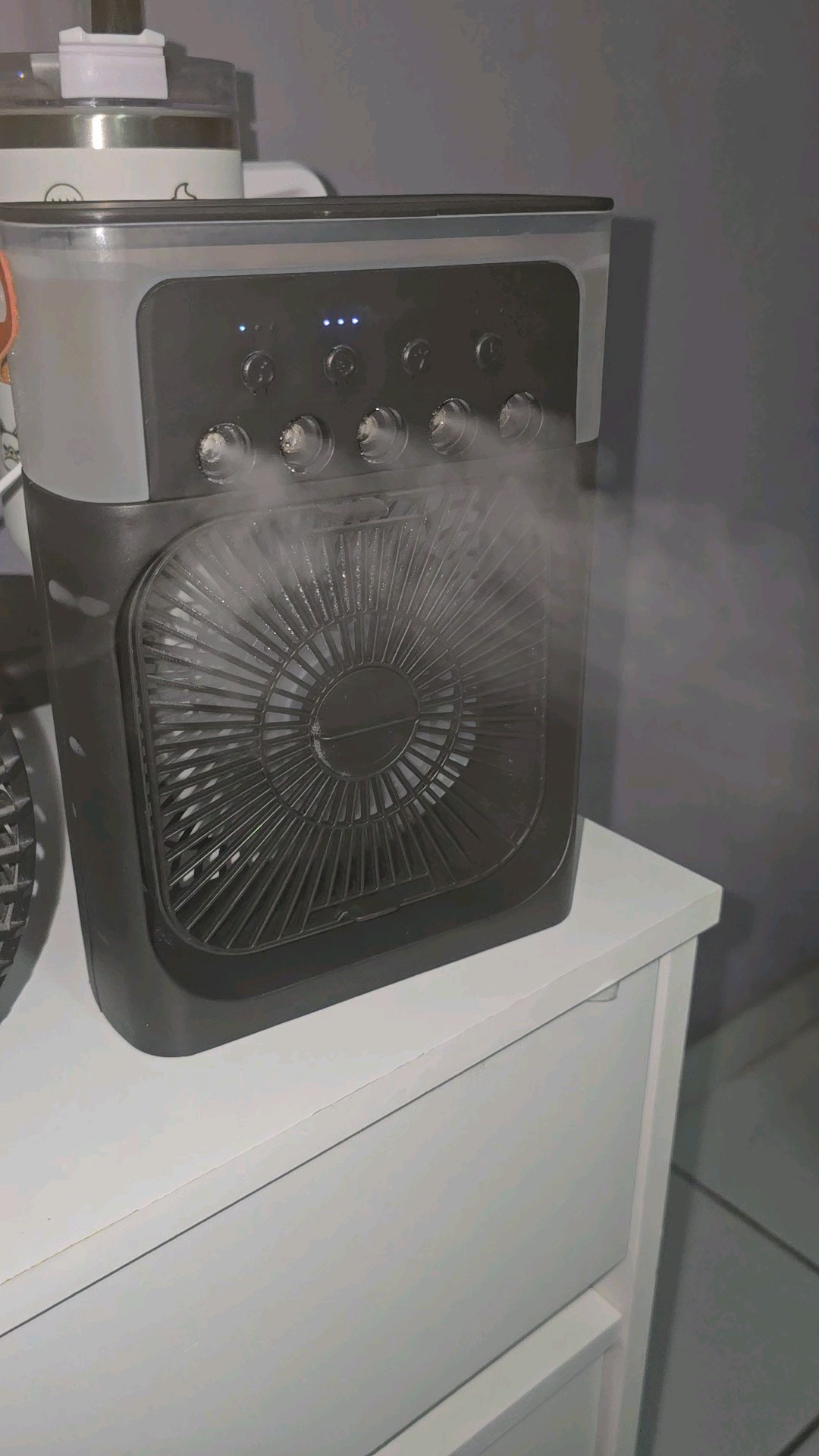 Esse ventilador portátil me ajudou muito no verão em São Paulo rsrs. Parece que não refresca nada, mas se colocar água gelada e gelo no compartimento ele arrasa

#LTKbrasil #LTKpromo #LTKhome