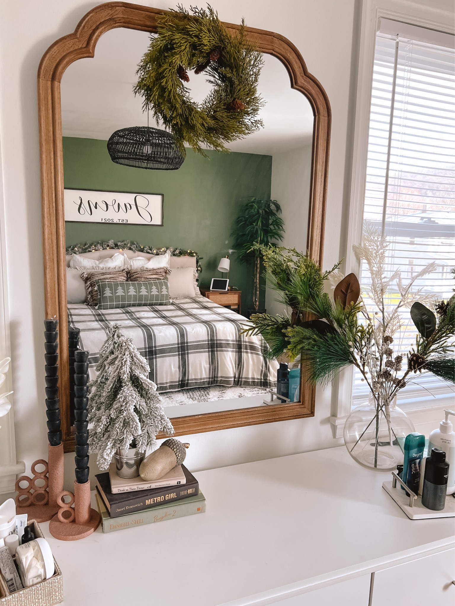 Christmas bedroom, Christmas decor, bedroom decor, primary bedroom

#LTKstyletip #LTKunder50 #LTKunder100

#LTKhome #LTKHoliday #LTKSeasonal