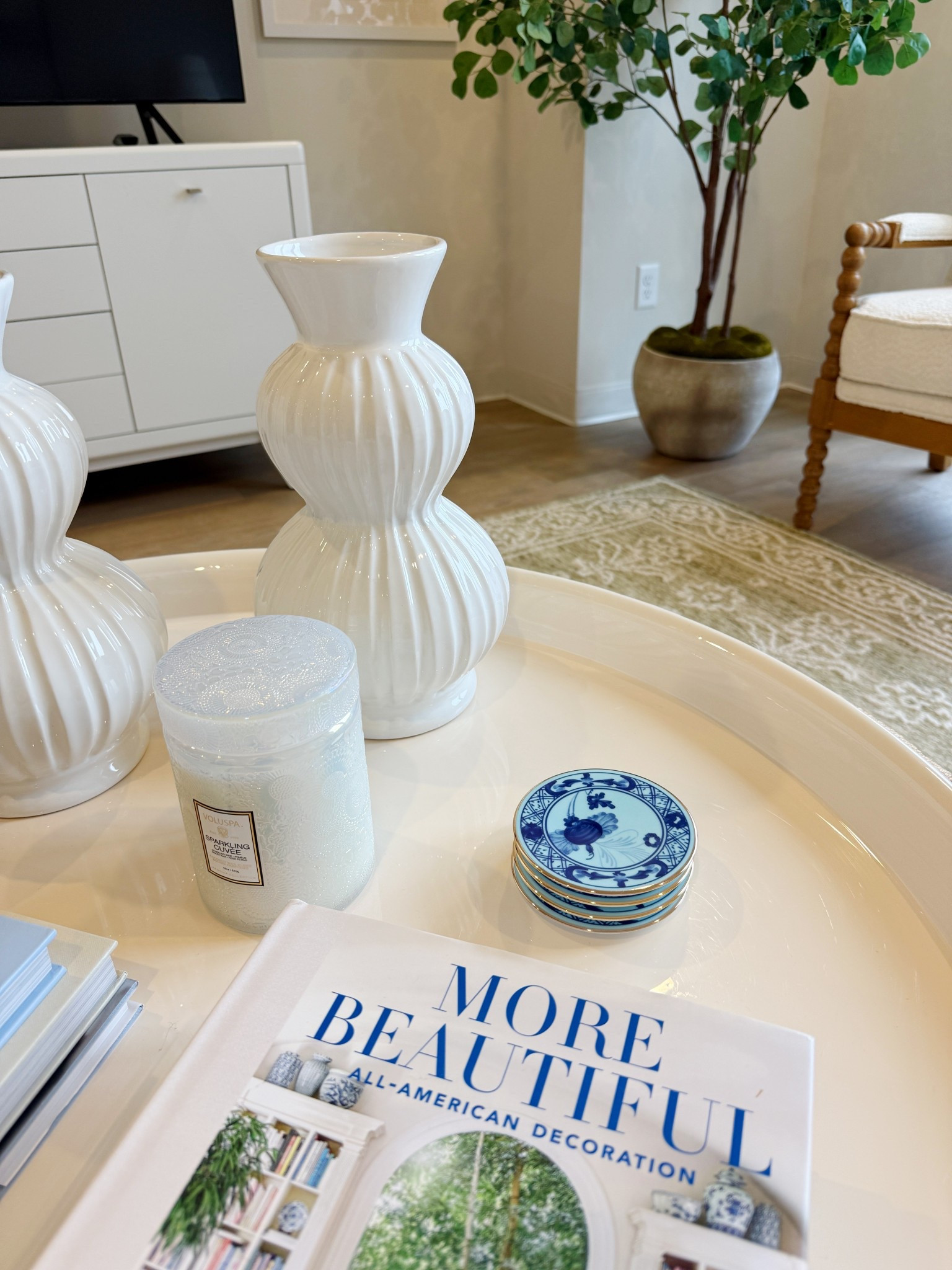 My beautiful new Ginori coasters from Tuckernuck 🤍 The navy and blue tones are perfect for January — timeless, elegant, and such a lovely piece to add to any collection