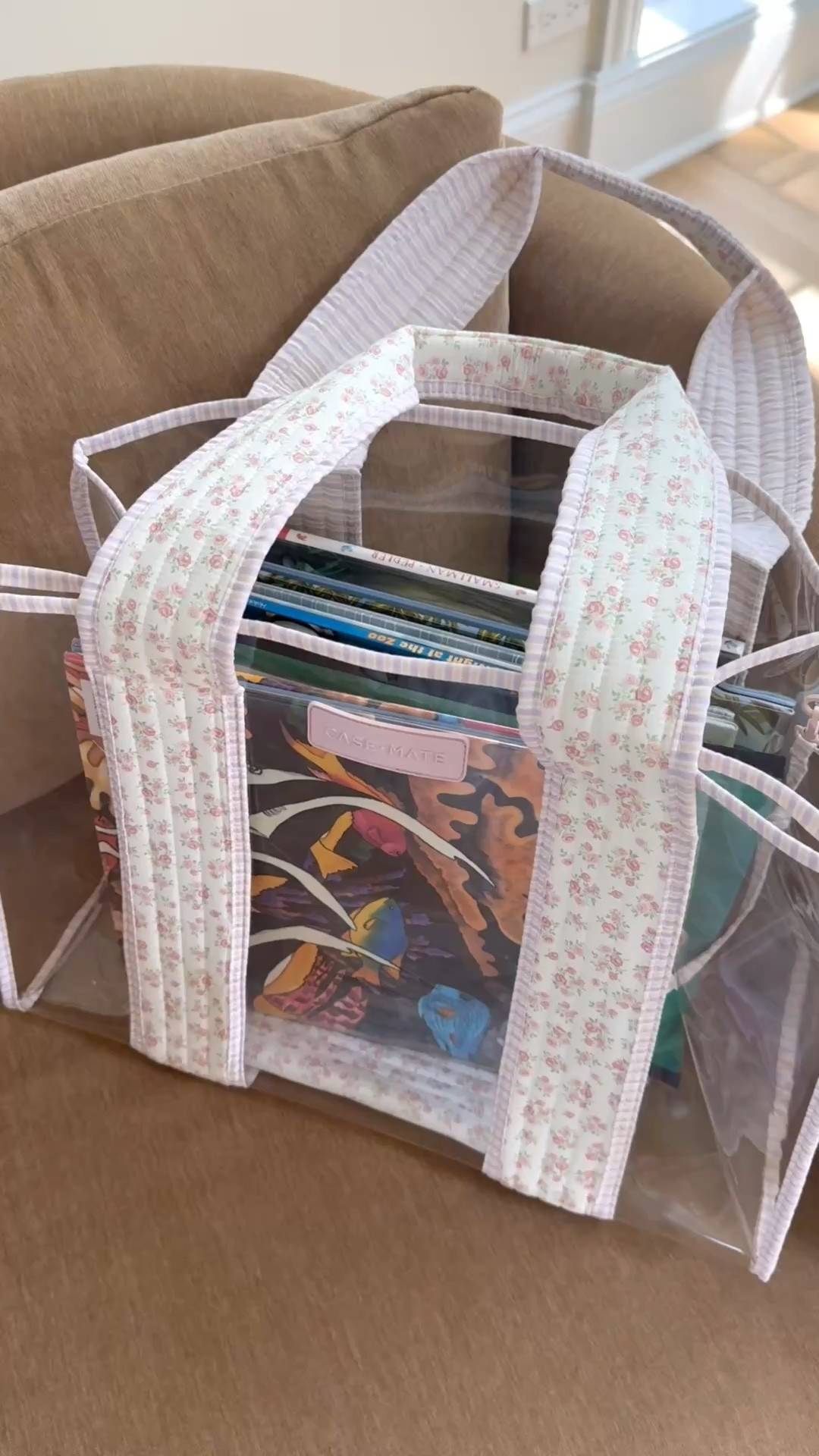 Absolutely loving this adorable tote bag from @casemate! #sponsored #casemate I’ve been using this as my library bag and it’s perfect!