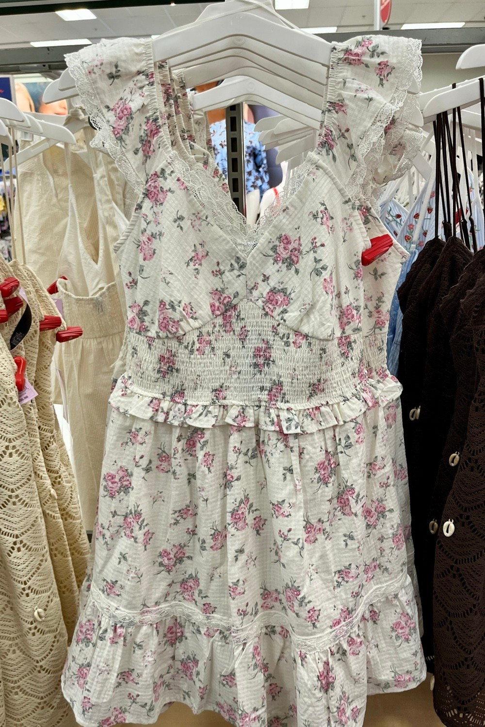 Pretty cream pink floral smock summer dress @Target 

Bridal shower dress, engagement photo shoot, bachelorette party, summer dresses, bachelorette weekend, honeymoon packing, welcome party.
