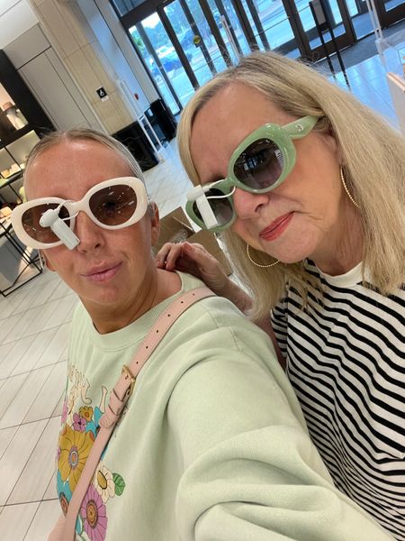 Do we need to go back for these sunnies?! So chic 