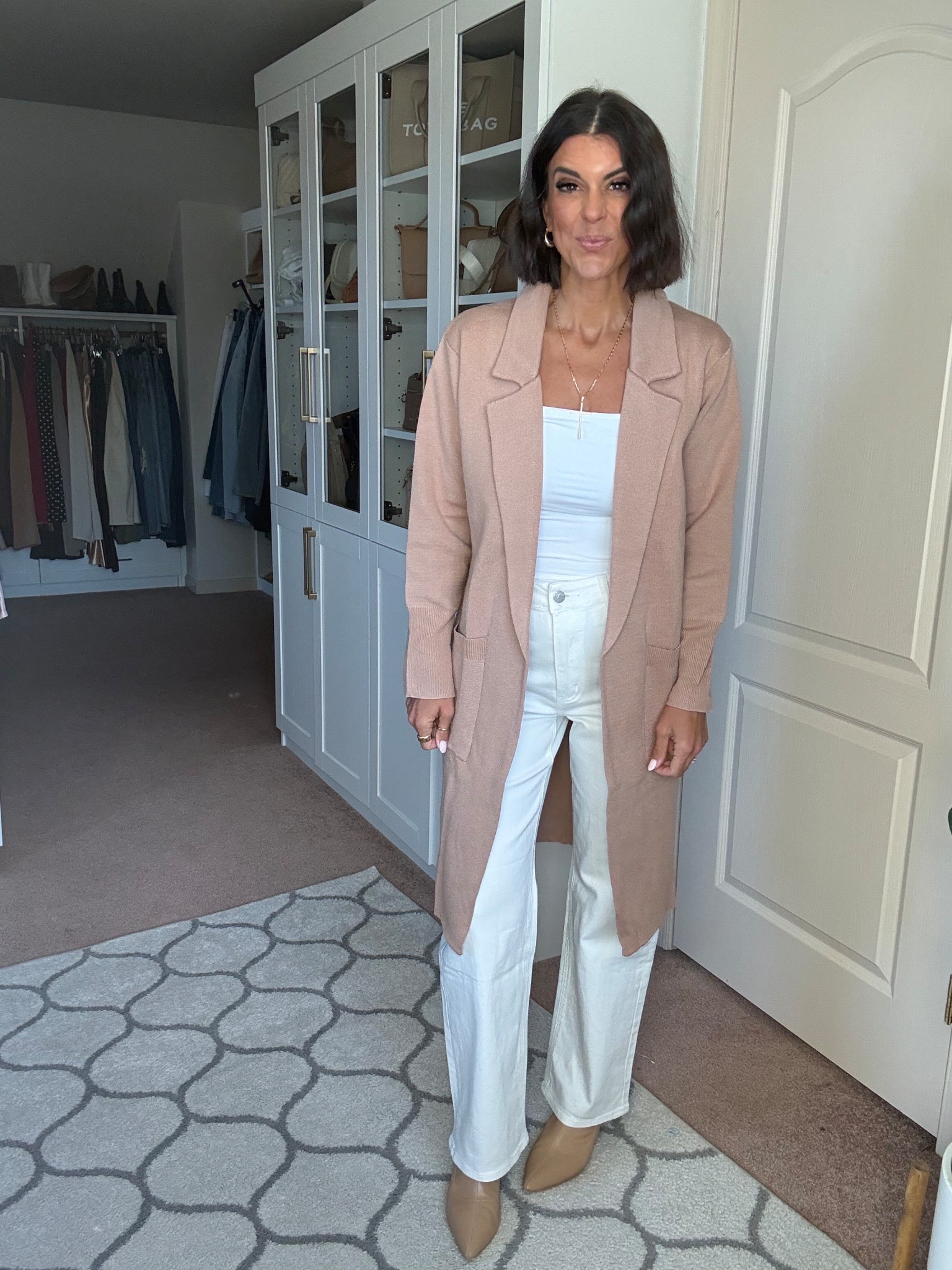 Size small in cardigan size xs in tank size 4 in jeans 

#LTKSeasonal