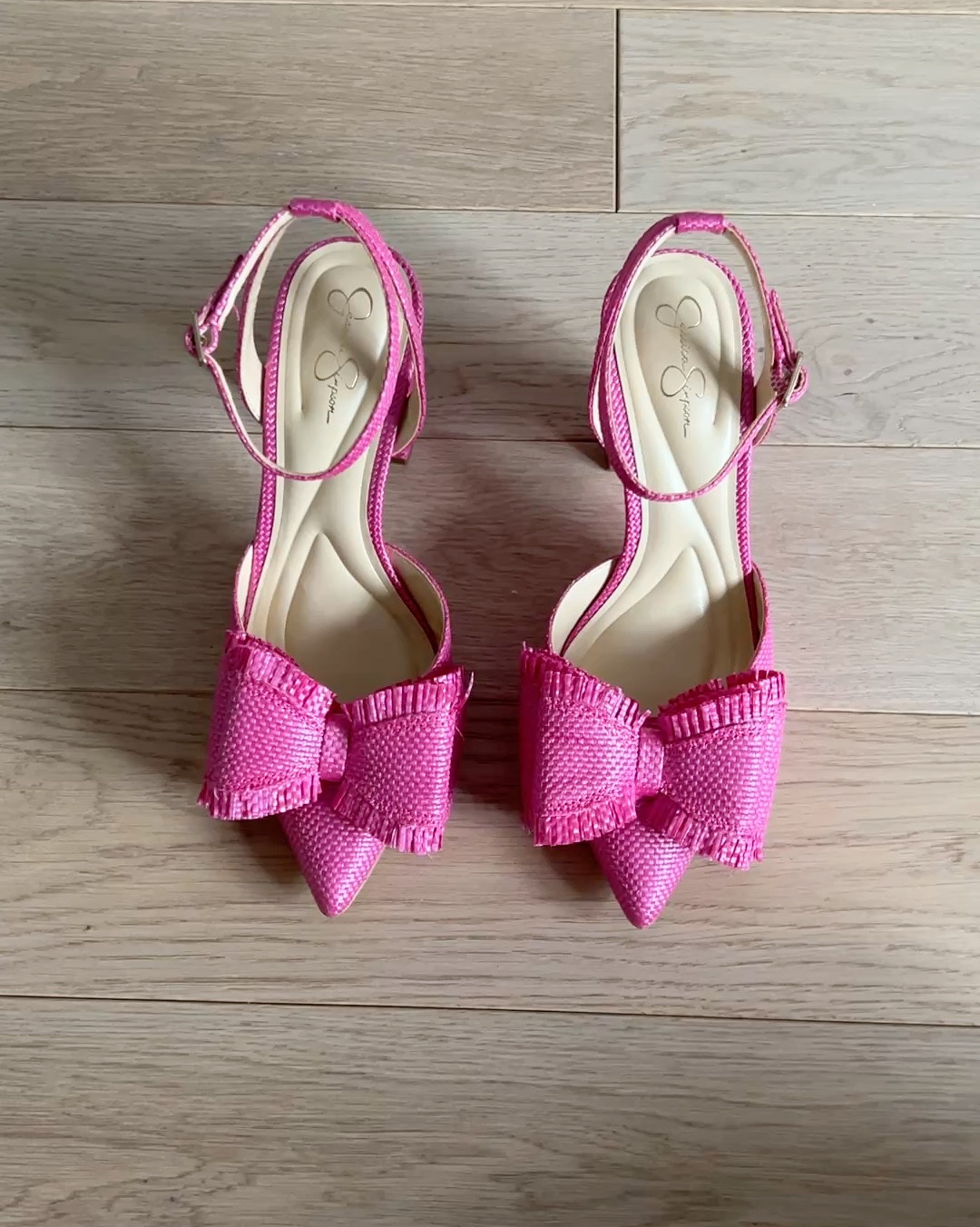 Spring shoes…

Sandals, block heel, graduation, Mother’s Day, hot pink 

#LTKFindsUnder100 #LTKShoeCrush #LTKSaleAlert