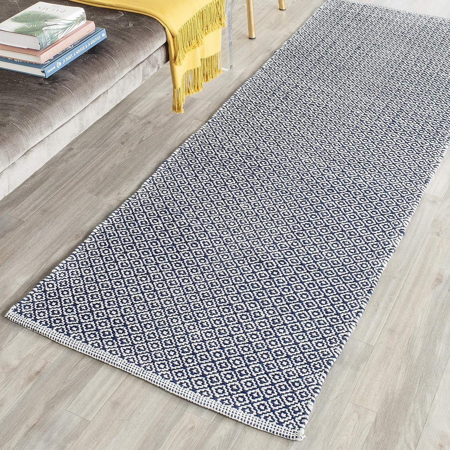 Safavieh Montauk Collection MTK717H Handmade Flatweave Ivory and Navy Cotton Runner (2'3" x 7') | Amazon (US)