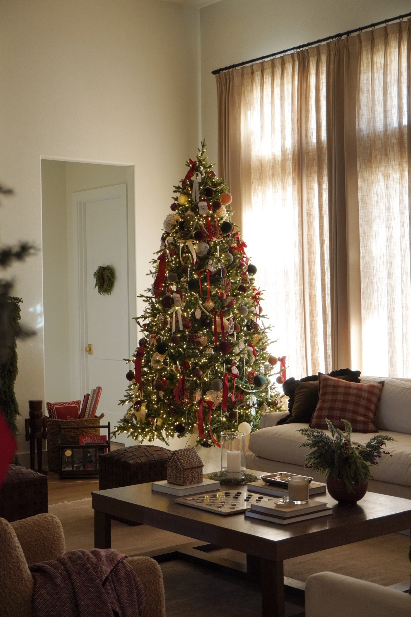 Christmas living room details!

Classic Christmas, traditional Christmas , living room inspo, Amazon home, target home, holiday decor, holiday home, holiday, living room, Christmas tree, ornaments
 

#LTKHome #LTKSeasonal #LTKHoliday