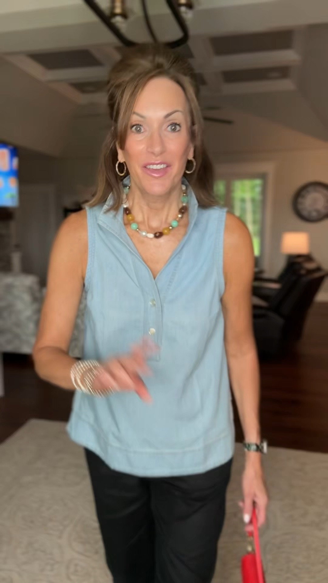 Chambray top - medium
Linen pants - small regular 

Vacation 
Workwear 
Travel

#LTKTravel #LTKWorkwear #LTKMidsize